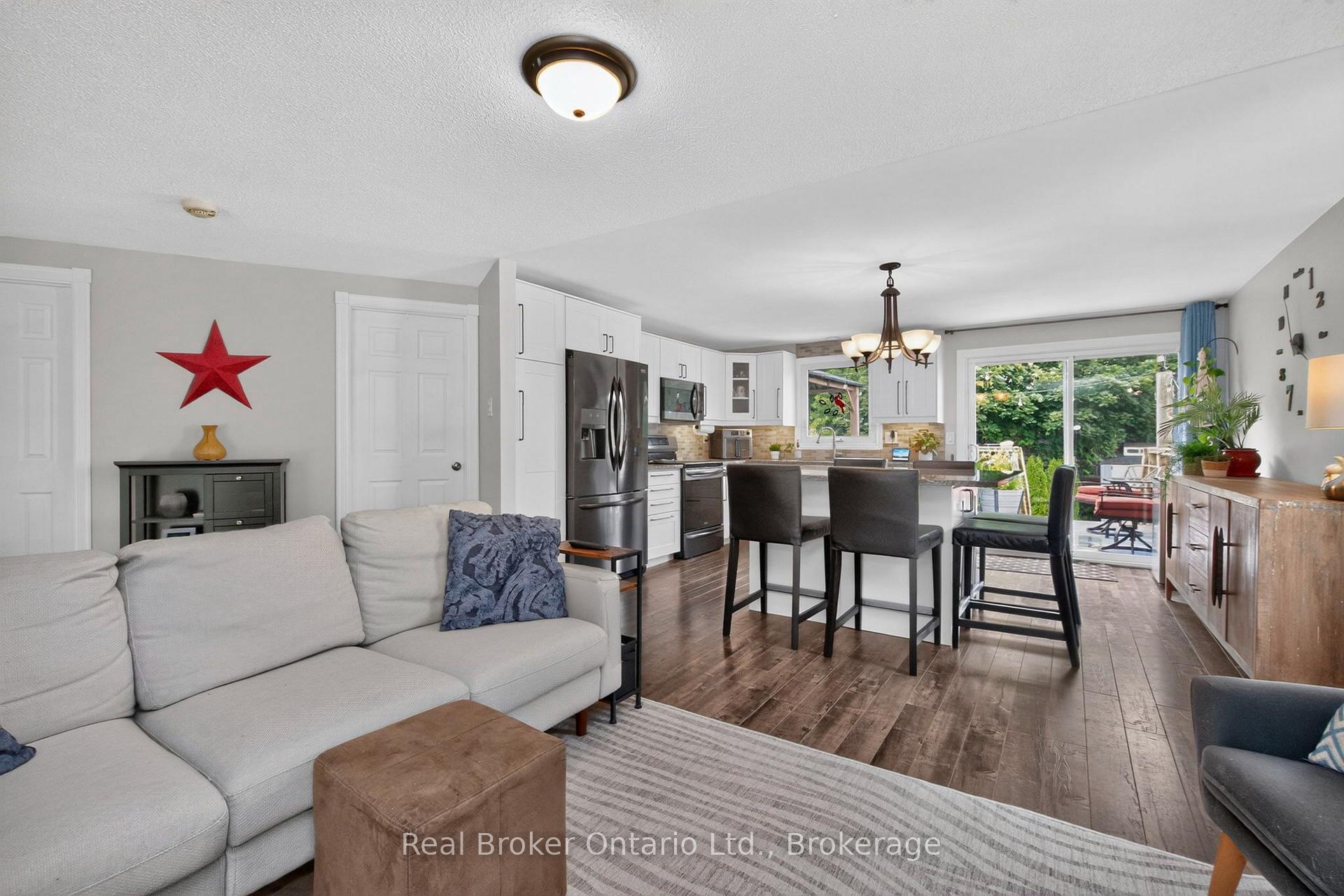 Photo 13 of 723 Algonquin Drive, Midland — HOMEH