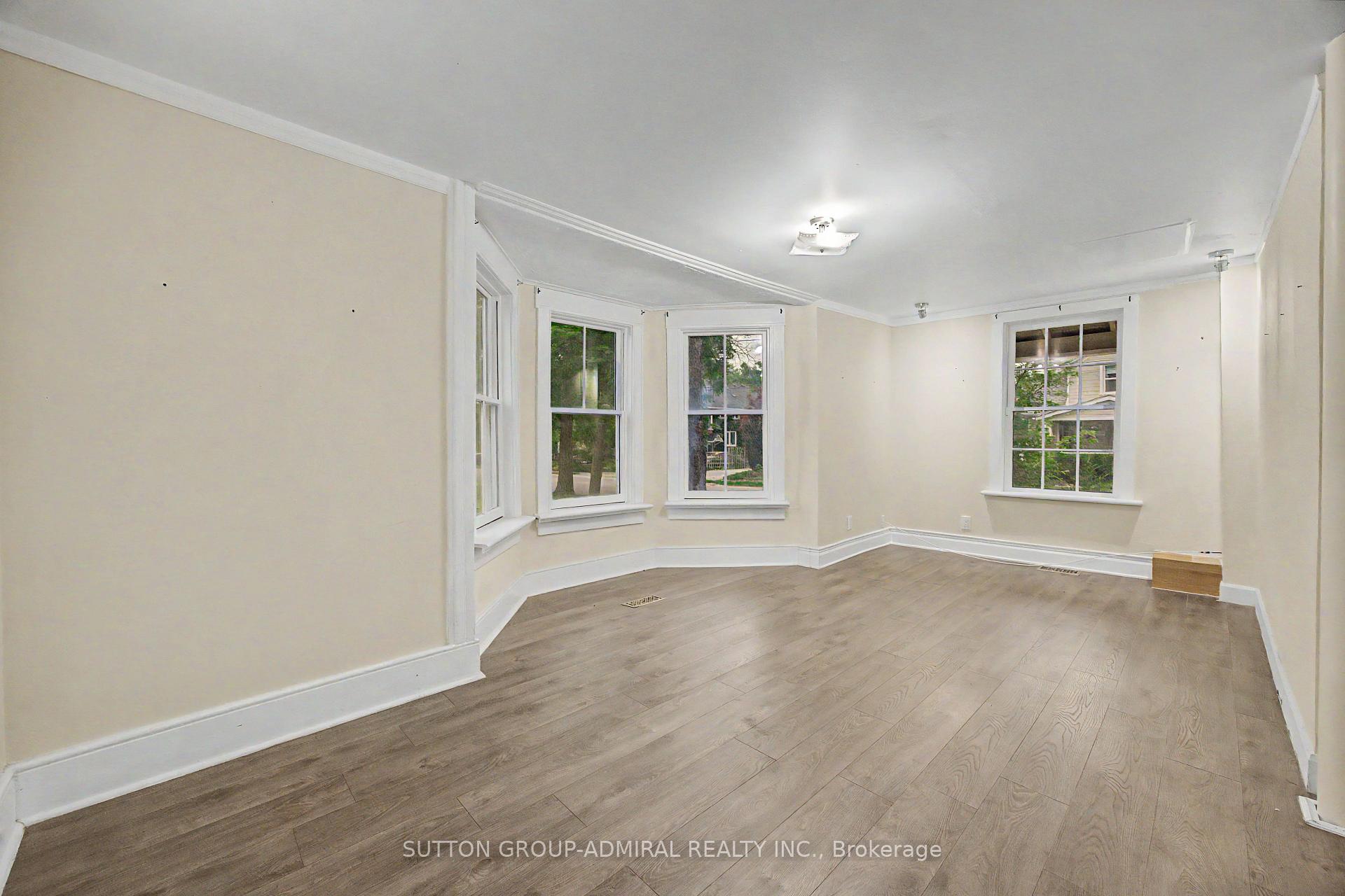 Photo 16 of 62 Centre Street W, Richmond Hill, Mill Pond — HOMEH