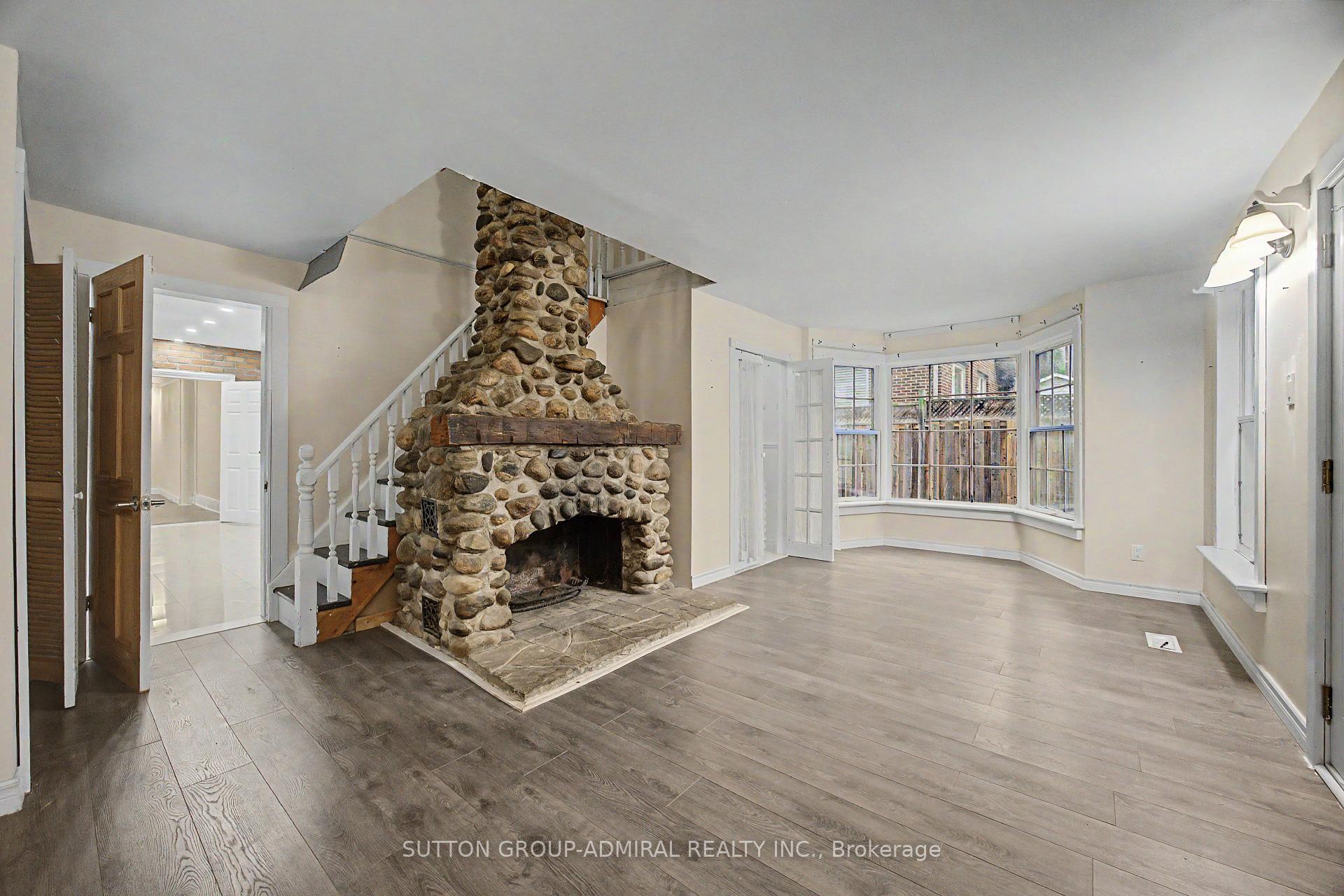 Photo 19 of 62 Centre Street W, Richmond Hill, Mill Pond — HOMEH