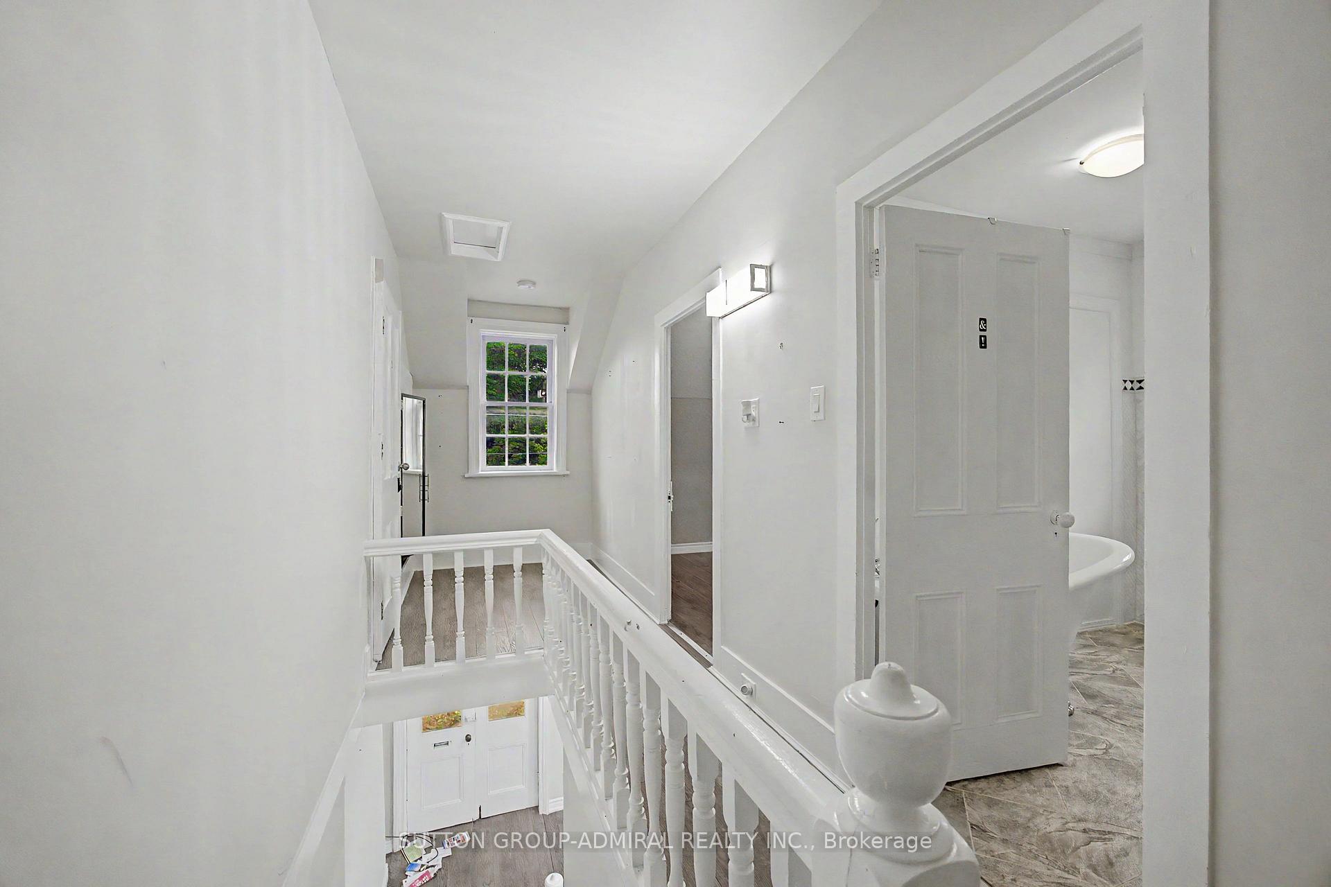 Photo 32 of 62 Centre Street W, Richmond Hill, Mill Pond — HOMEH