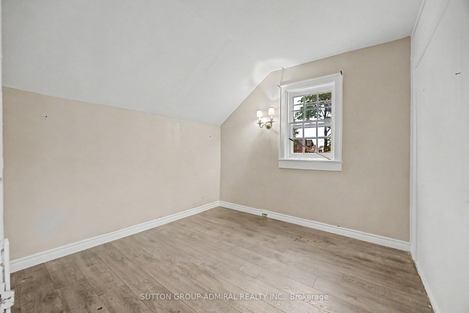 Photo 33 of 62 Centre Street W, Richmond Hill, Mill Pond — HOMEH