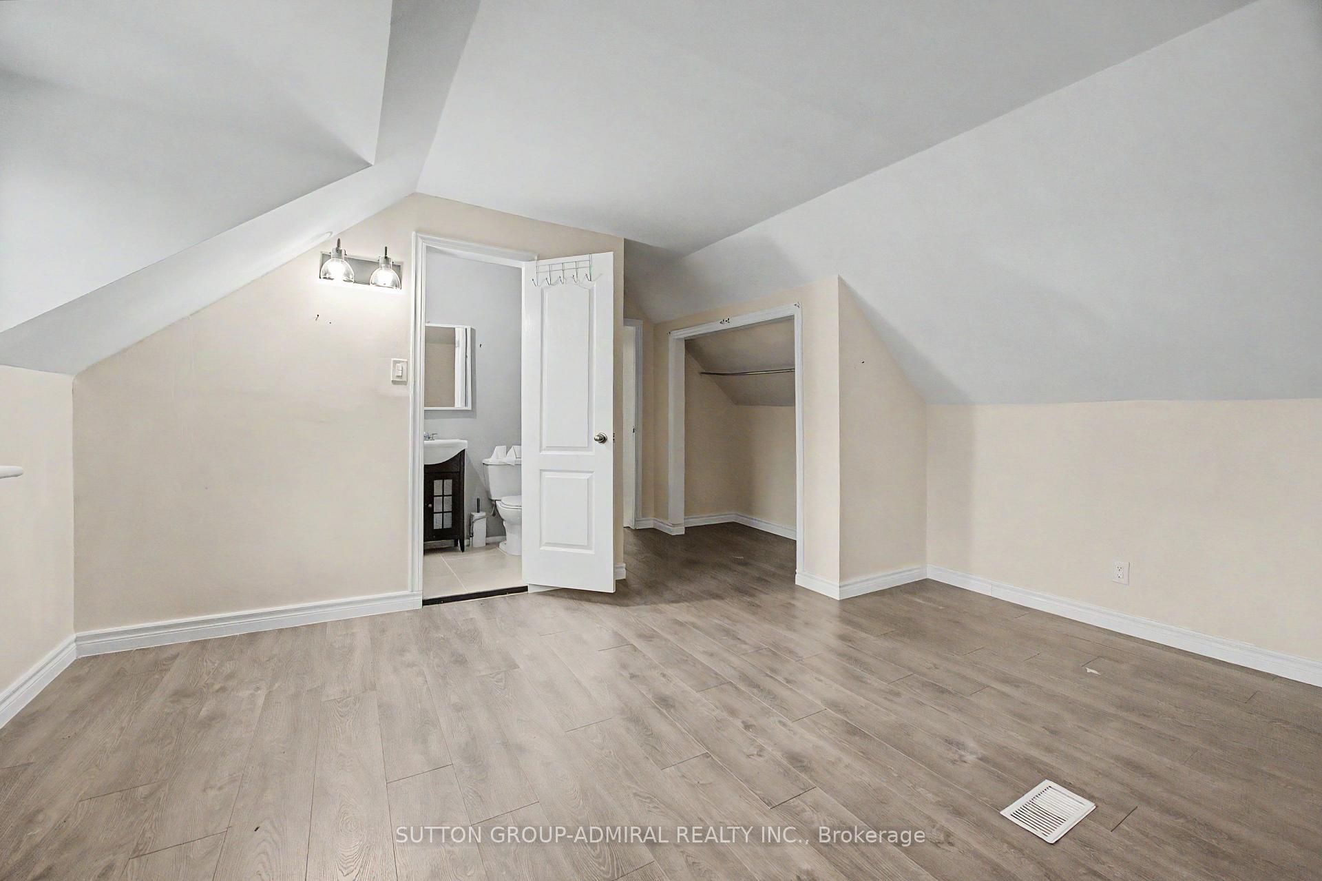 Photo 40 of 62 Centre Street W, Richmond Hill, Mill Pond — HOMEH