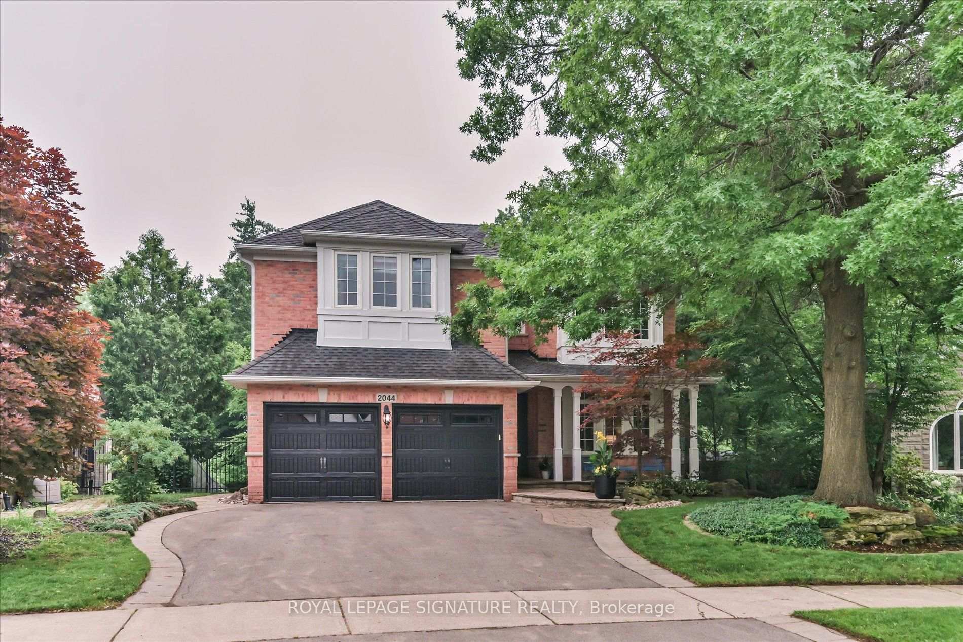 Photo 2 of 2044 Waterbridge Drive, Burlington, Rose — HOMEH