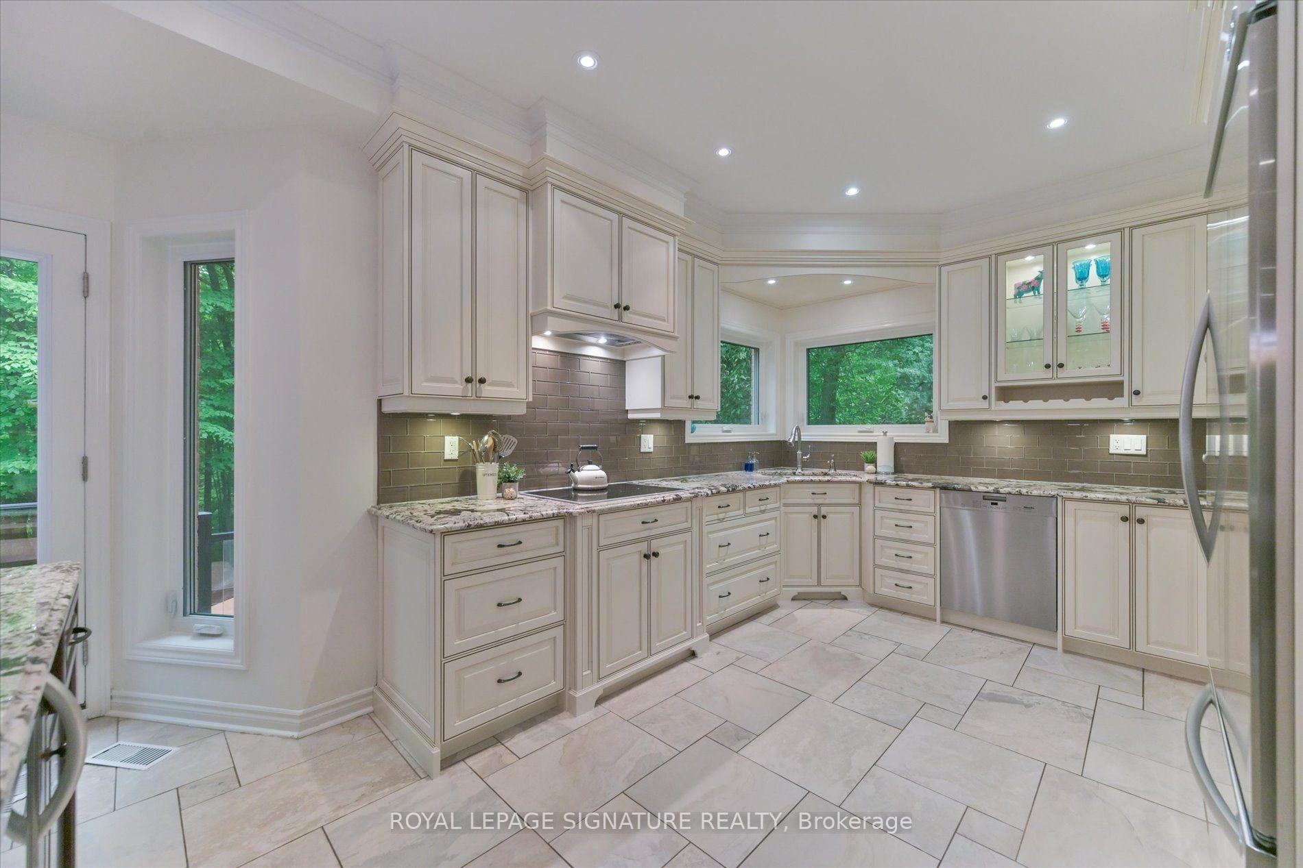 Photo 5 of 2044 Waterbridge Drive, Burlington, Rose — HOMEH