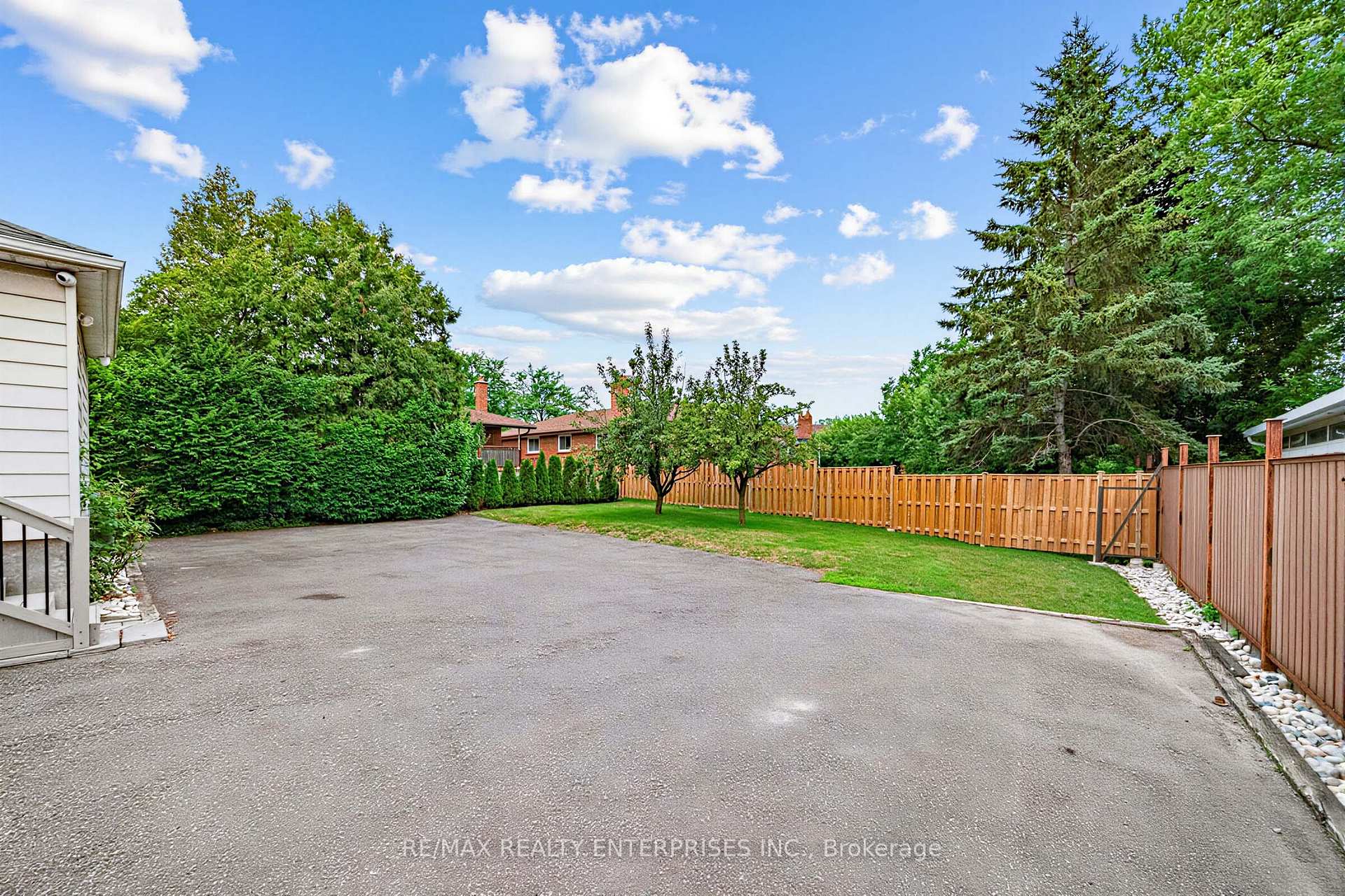 Photo 33 of 3569 Cawthra Road, Mississauga, Applewood — HOMEH