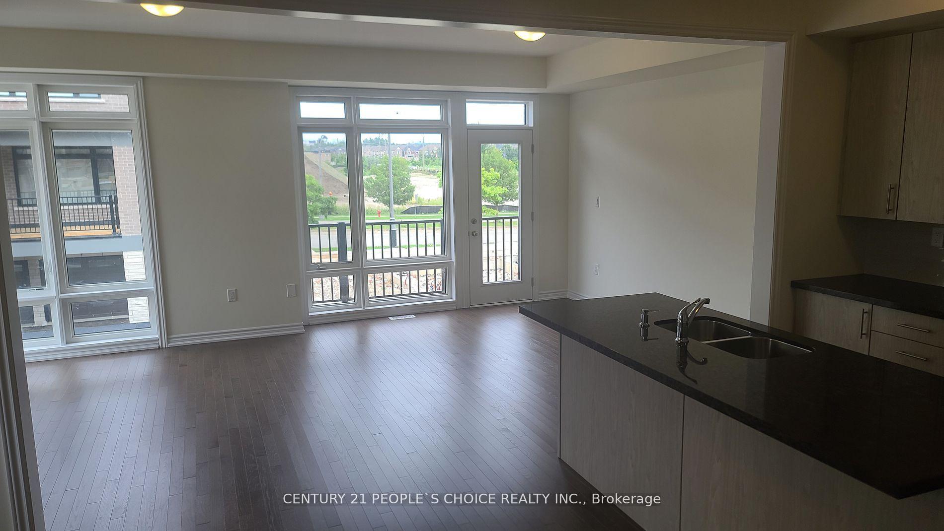 Photo 4 of 161 Blick Crescent, Aurora, Bayview Northeast — HOMEH
