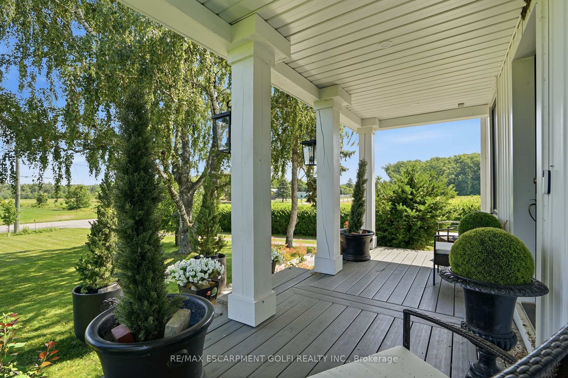Photo 3 of 219 Ridge Road W, Grimsby, Grimsby Escarpment — HOMEH
