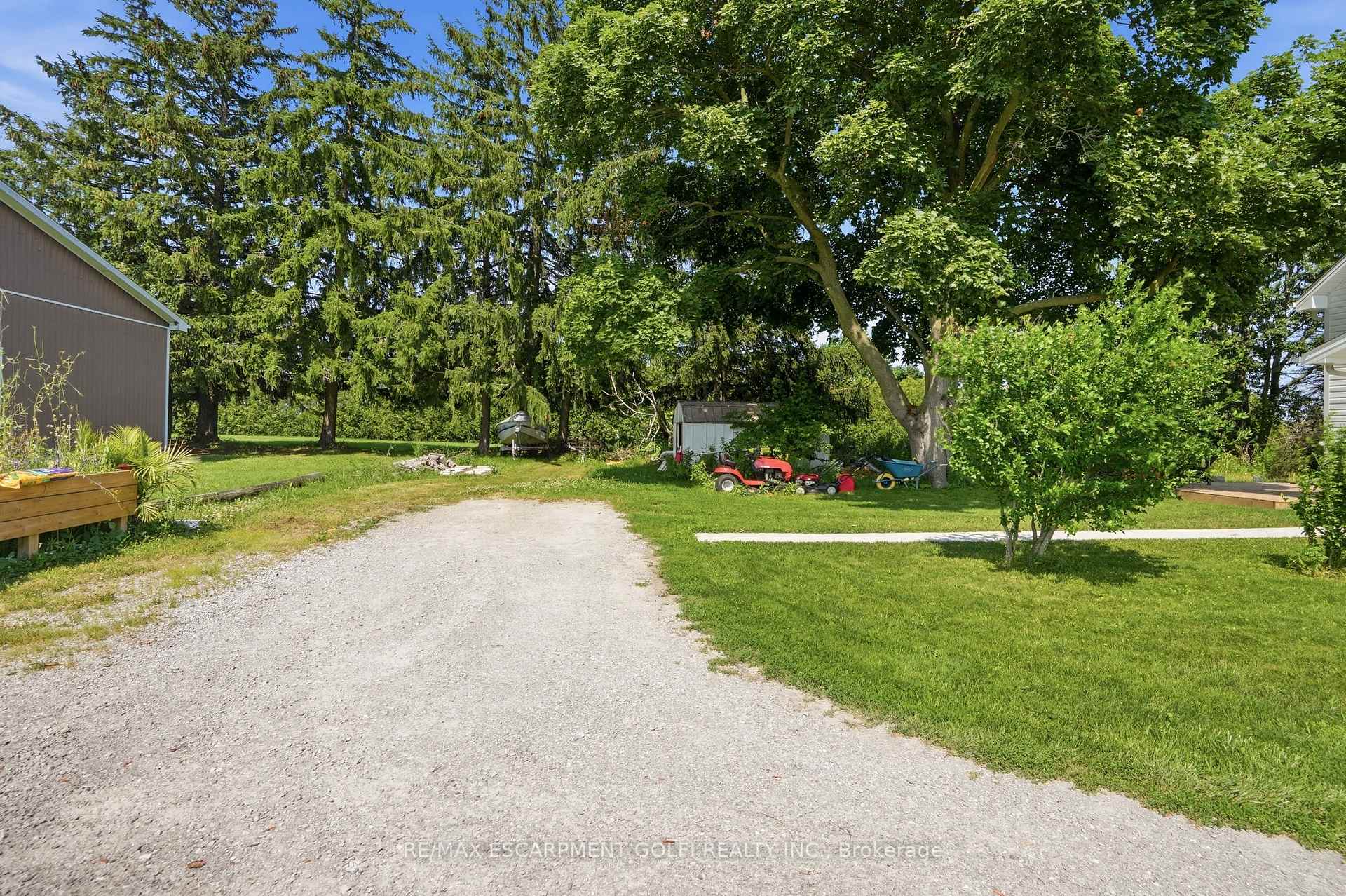 Photo 24 of 219 Ridge Road W, Grimsby, Grimsby Escarpment — HOMEH