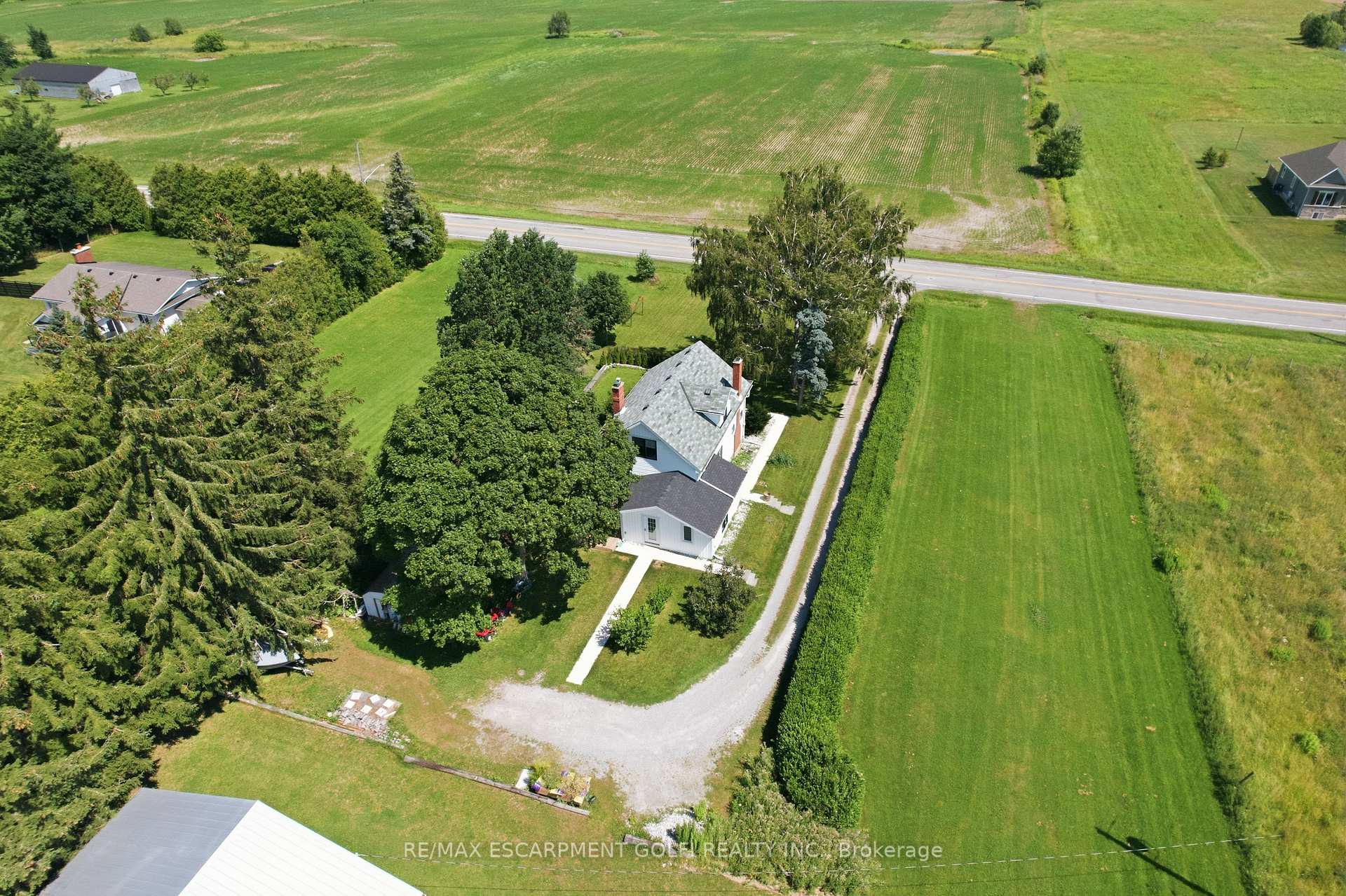 Photo 26 of 219 Ridge Road W, Grimsby, Grimsby Escarpment — HOMEH