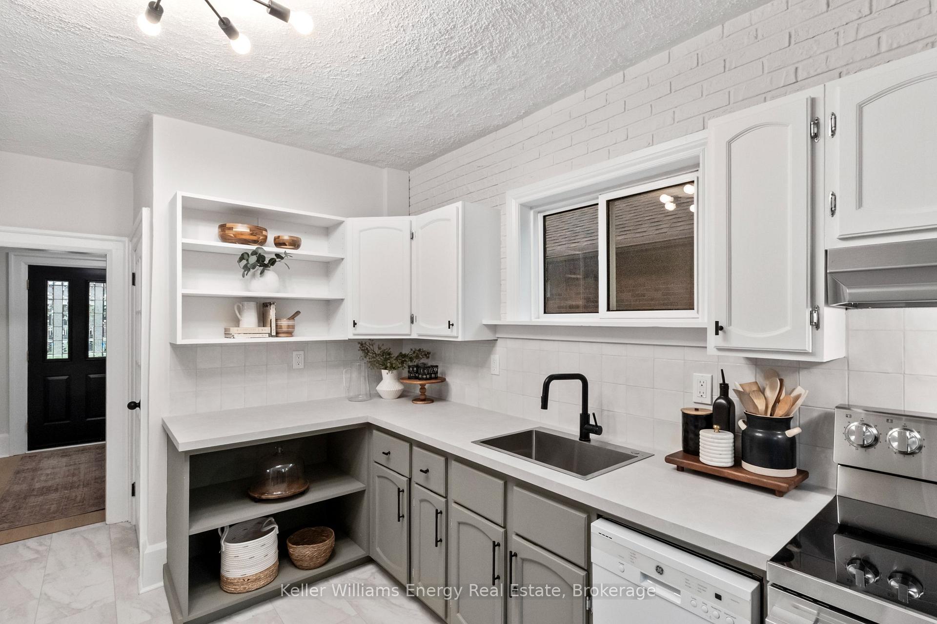 Photo 12 of 55 Arlington Avenue, Oshawa, O'Neill — HOMEH