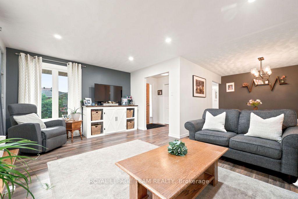 Photo 5 of 438 Raglan Street N, Renfrew, Renfrew — HOMEH