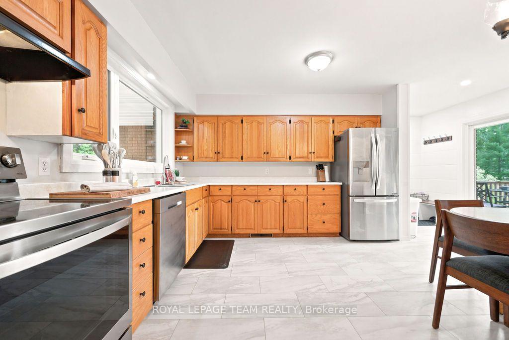 Photo 12 of 438 Raglan Street N, Renfrew, Renfrew — HOMEH
