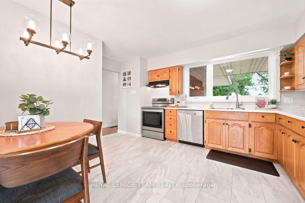Photo 13 of 438 Raglan Street N, Renfrew, Renfrew — HOMEH