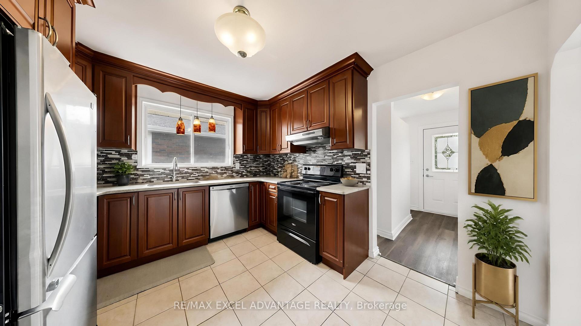 Photo 3 of Unit Lower, 479 Lowell Avenue, Oshawa, McLaughlin — HOMEH