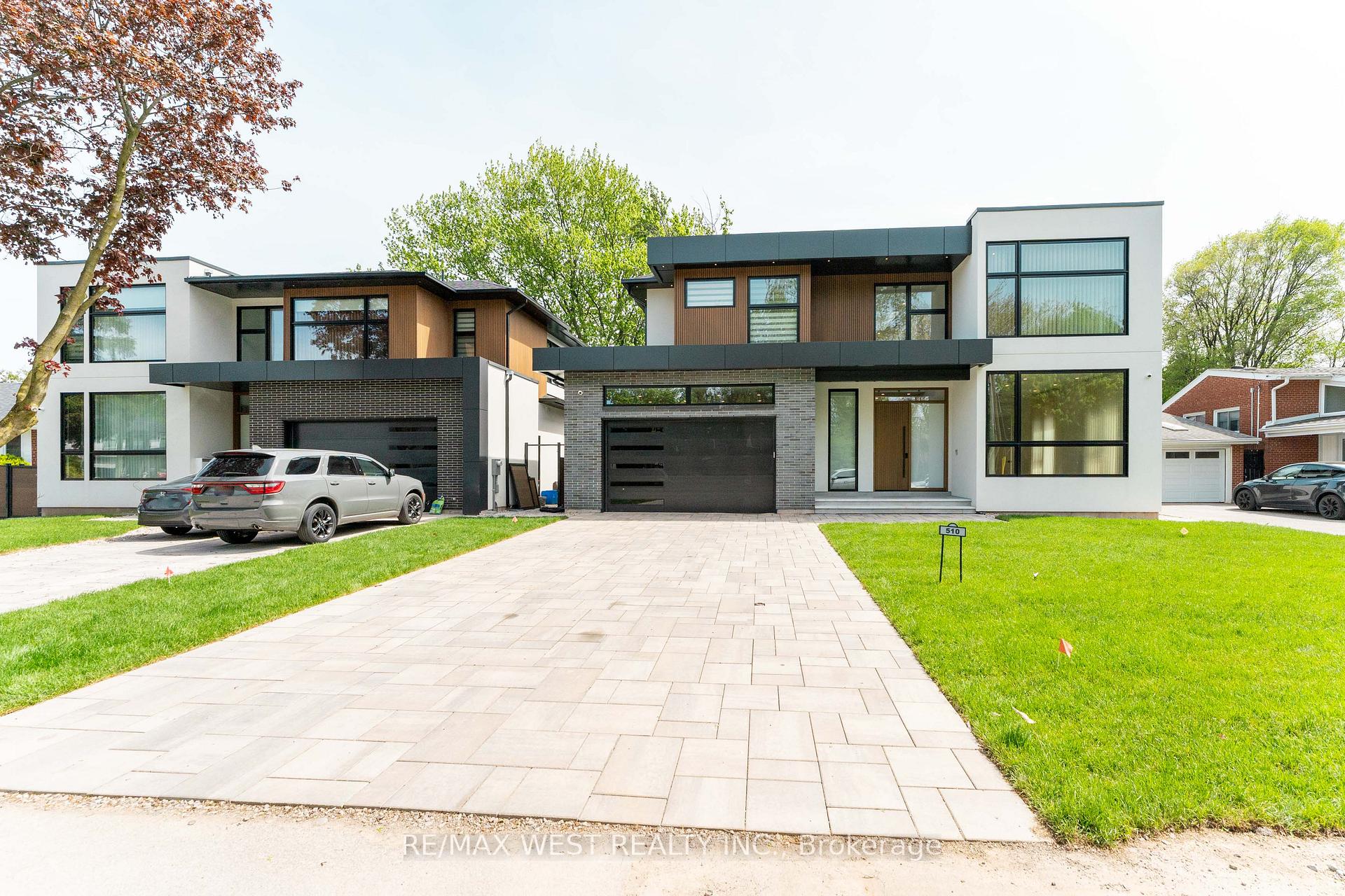 Front of 510 Wellington Crescent