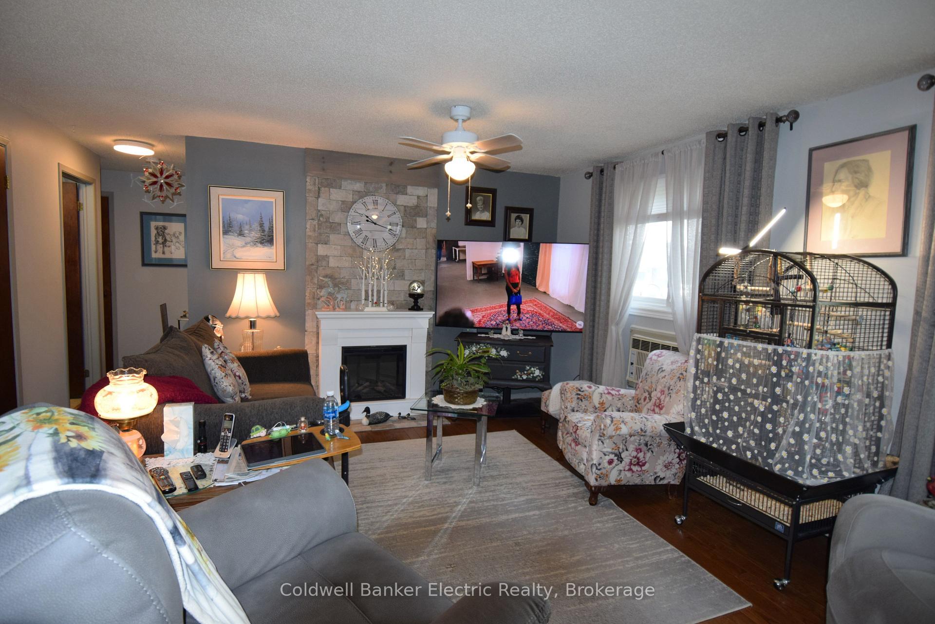 Photo 5 of Unit 104, 2418 Mountland Drive, Peterborough, Monaghan Ward 2 — HOMEH