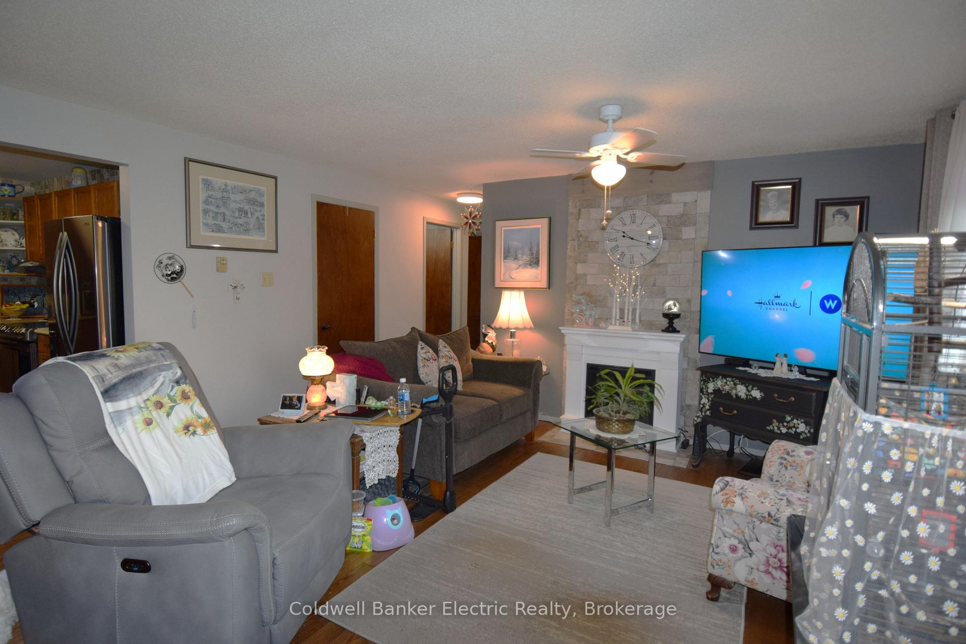 Photo 6 of Unit 104, 2418 Mountland Drive, Peterborough, Monaghan Ward 2 — HOMEH