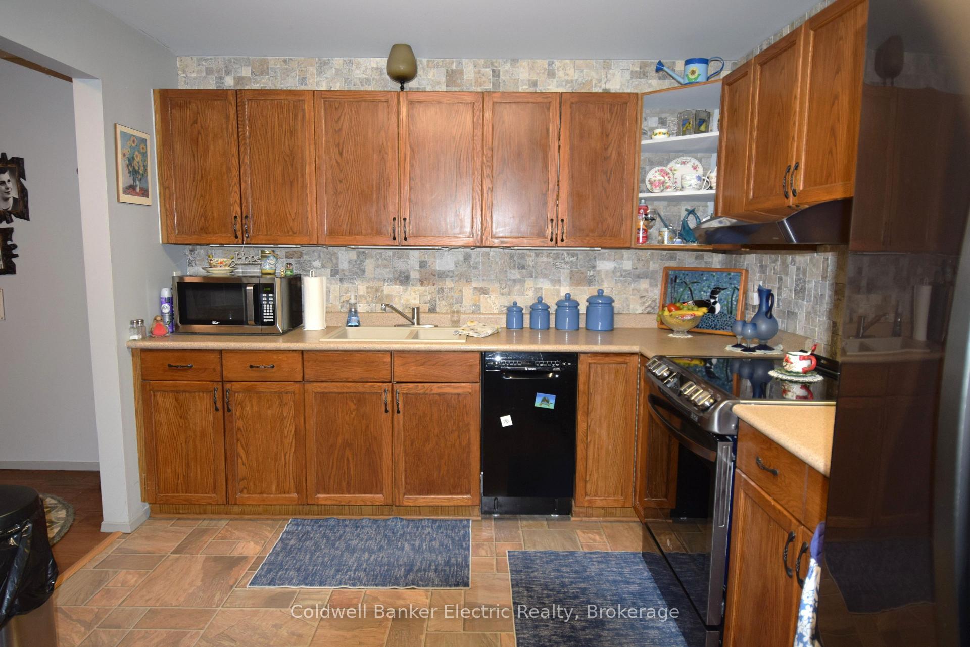 Photo 9 of Unit 104, 2418 Mountland Drive, Peterborough, Monaghan Ward 2 — HOMEH