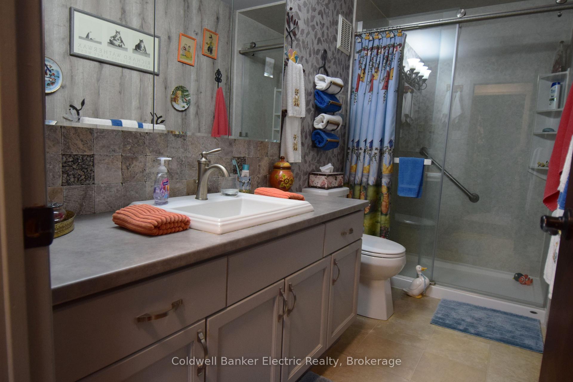 Photo 16 of Unit 104, 2418 Mountland Drive, Peterborough, Monaghan Ward 2 — HOMEH