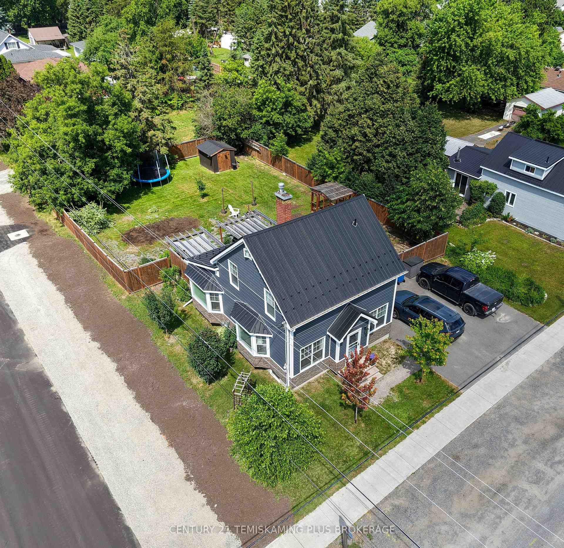 Photo 4 of 77 Third Street, Englehart — HOMEH