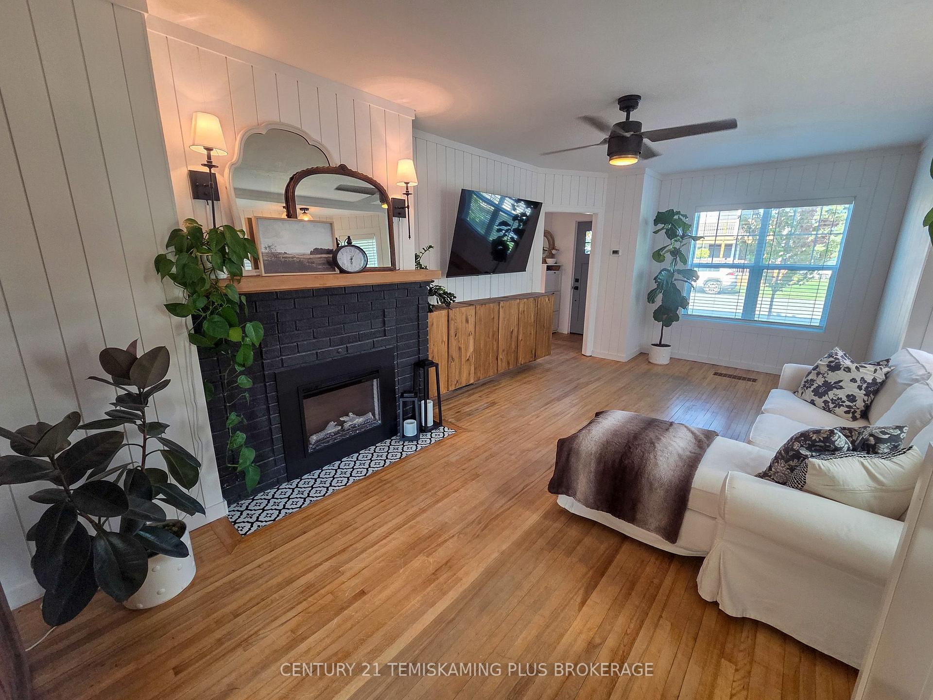 Photo 13 of 77 Third Street, Englehart — HOMEH