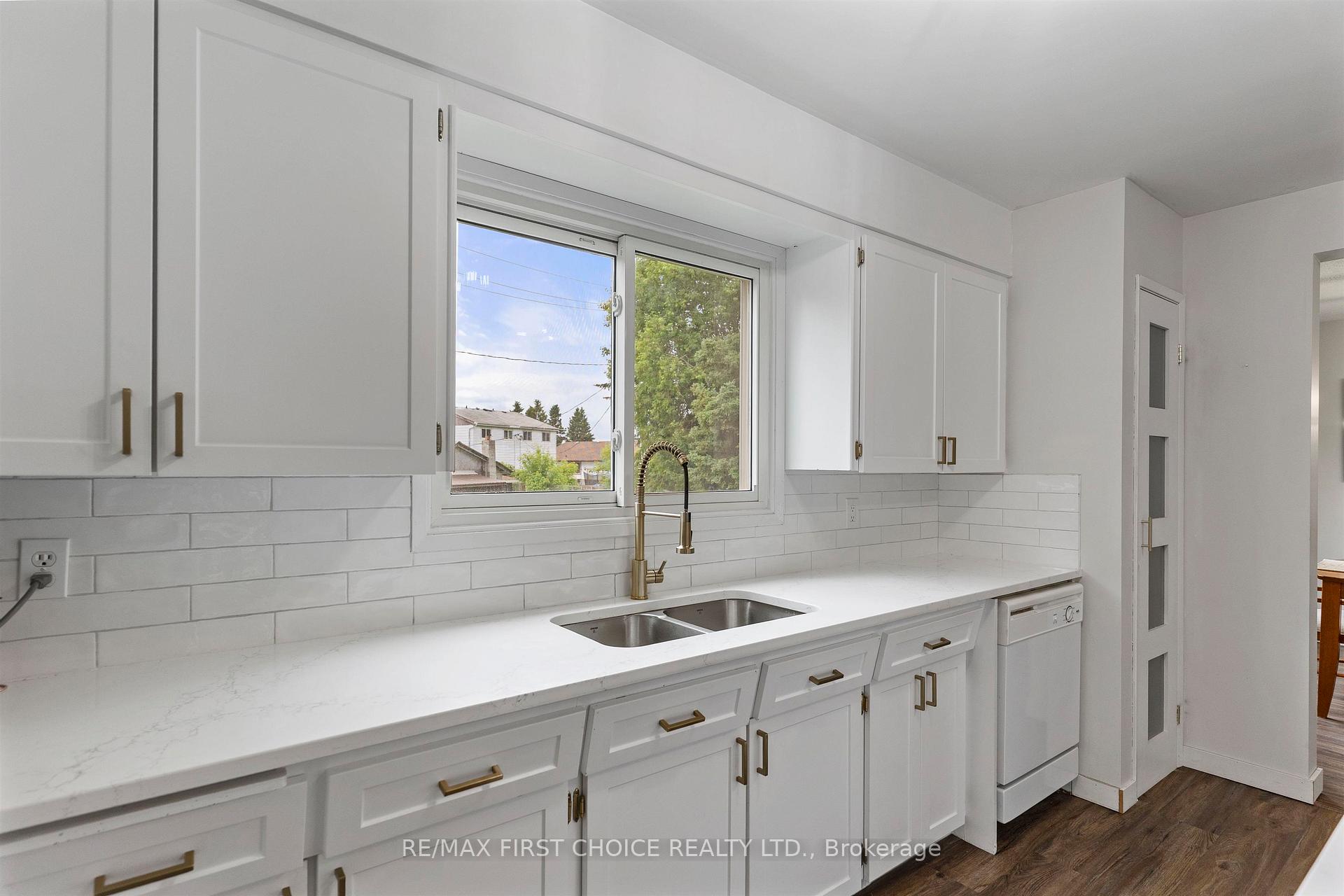 Photo 2 of 386 Lambton Place, Thunder Bay, Northwood Park — HOMEH