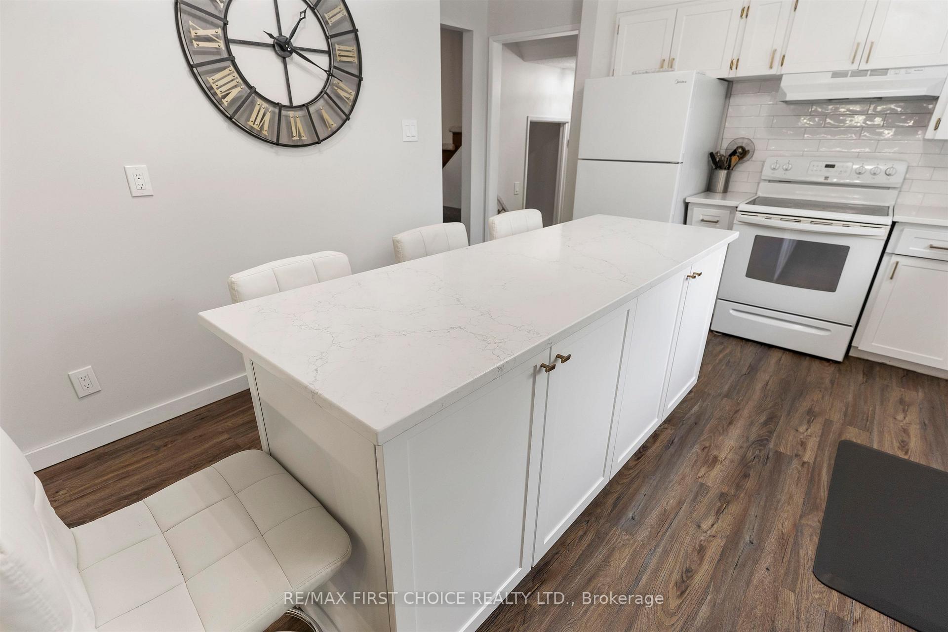 Photo 3 of 386 Lambton Place, Thunder Bay, Northwood Park — HOMEH