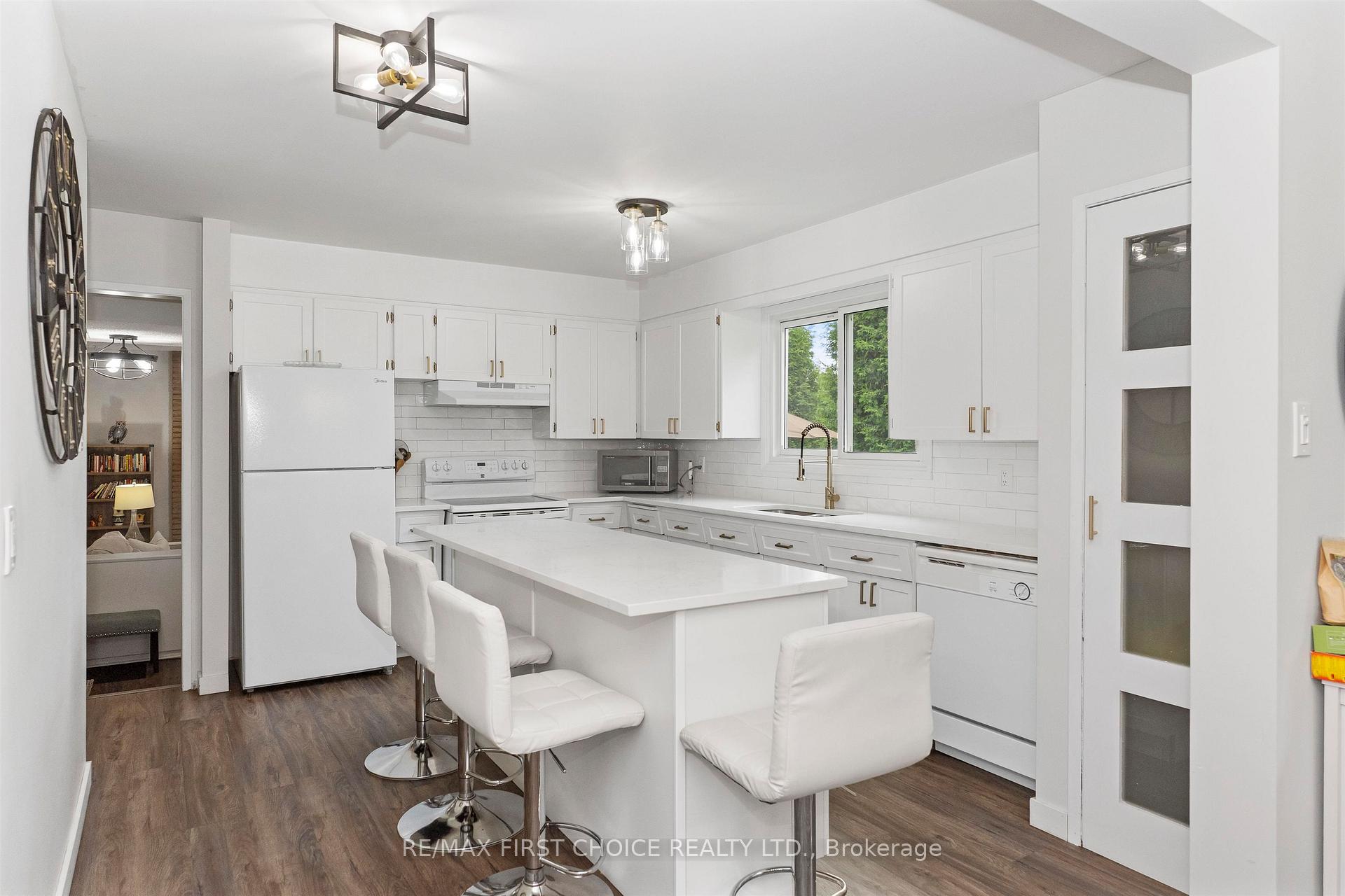 Photo 5 of 386 Lambton Place, Thunder Bay, Northwood Park — HOMEH
