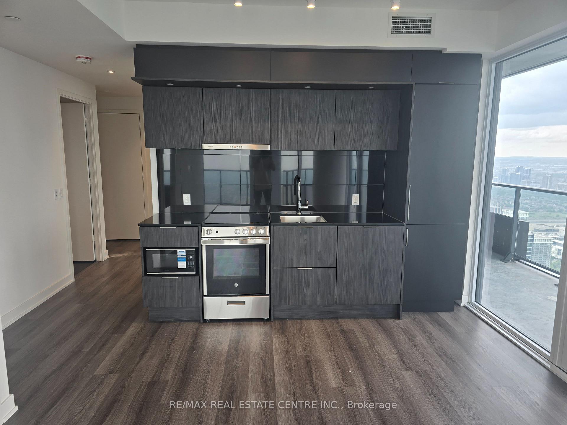 Photo 4 of Unit 6608, 448 Burnhamthorpe Road W, Mississauga, City Centre — HOMEH
