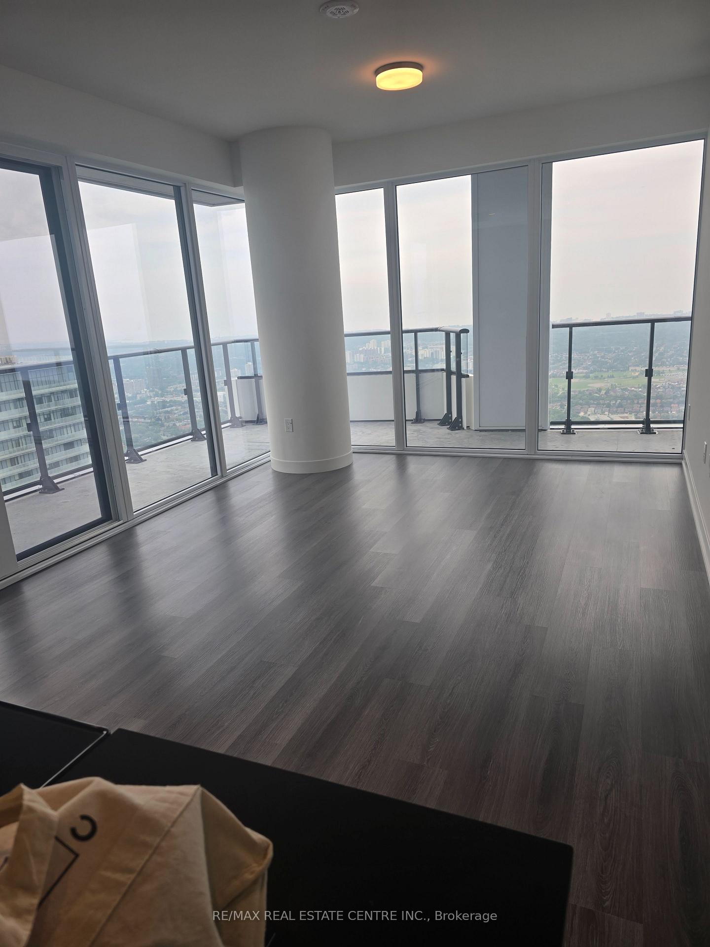 Photo 5 of Unit 6608, 448 Burnhamthorpe Road W, Mississauga, City Centre — HOMEH