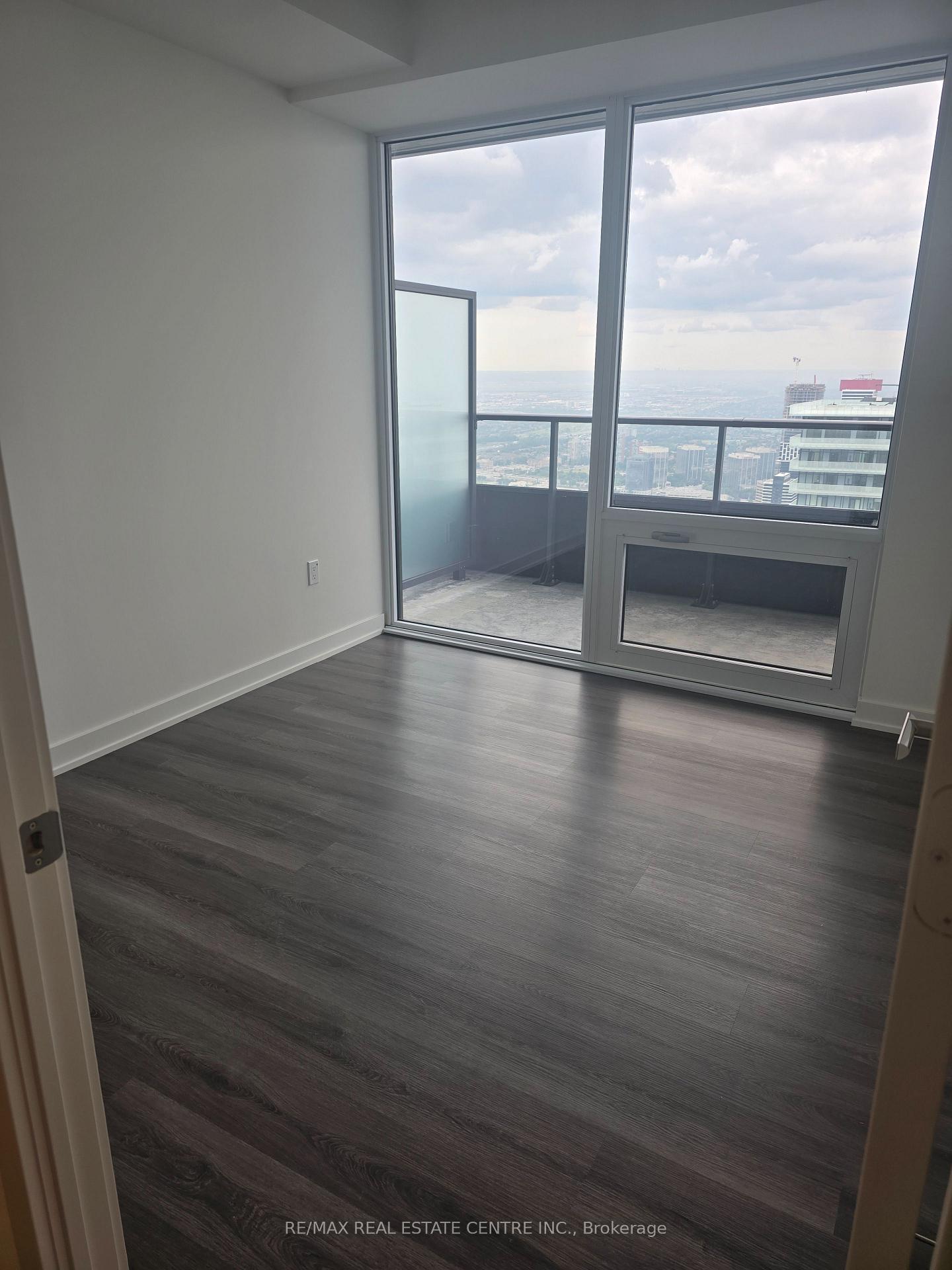 Photo 6 of Unit 6608, 448 Burnhamthorpe Road W, Mississauga, City Centre — HOMEH
