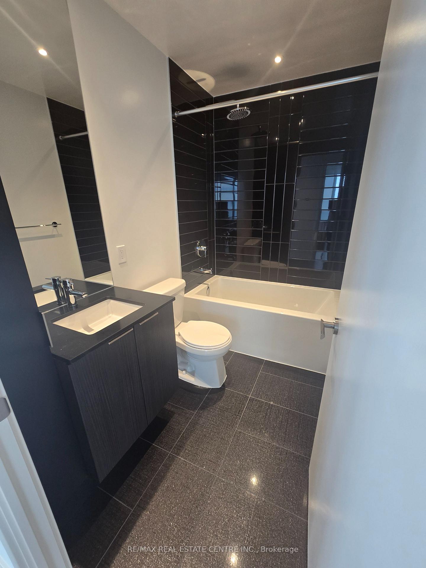 Photo 9 of Unit 6608, 448 Burnhamthorpe Road W, Mississauga, City Centre — HOMEH