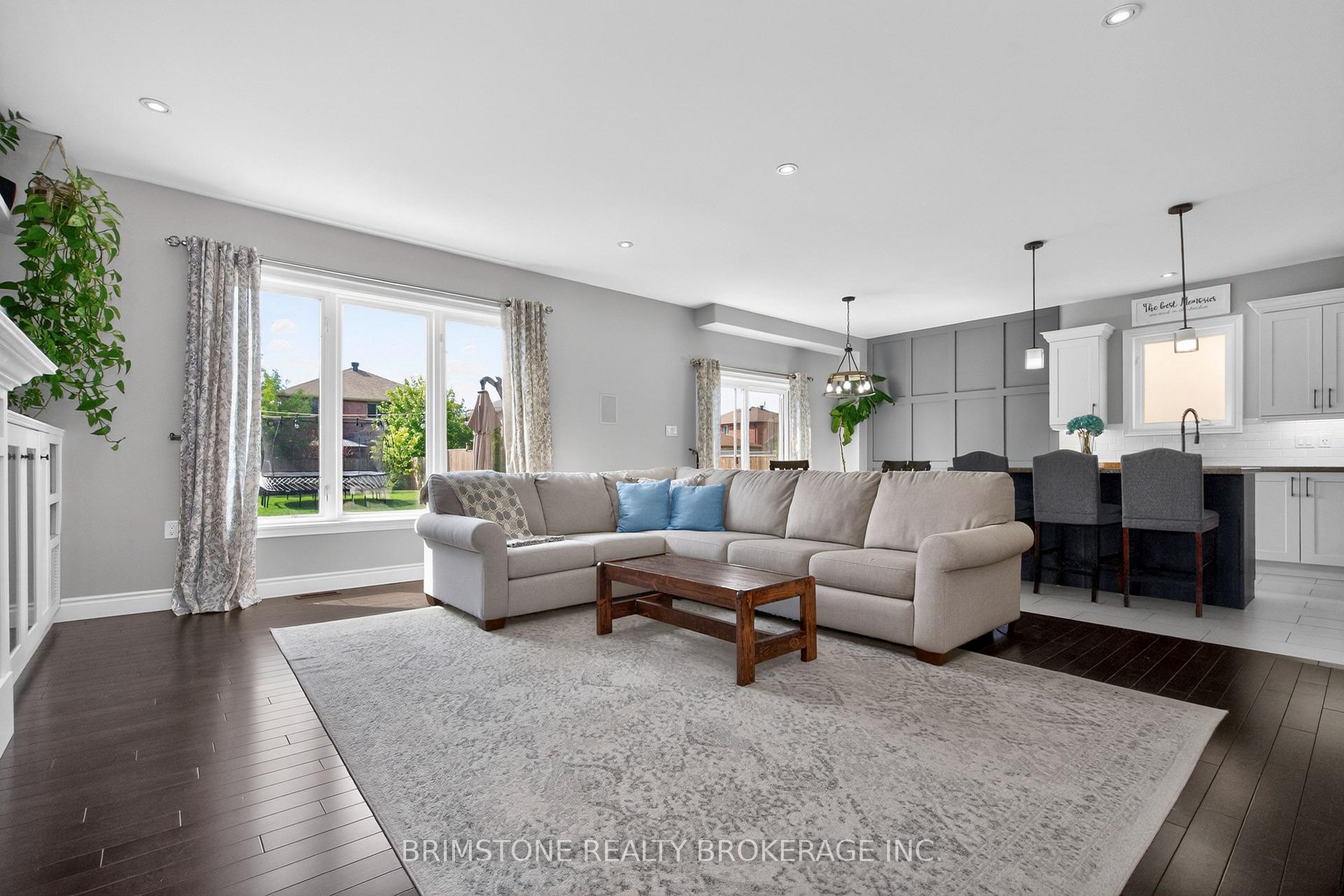 Photo 10 of 15 Lowry Court, Barrie, Edgehill Drive — HOMEH