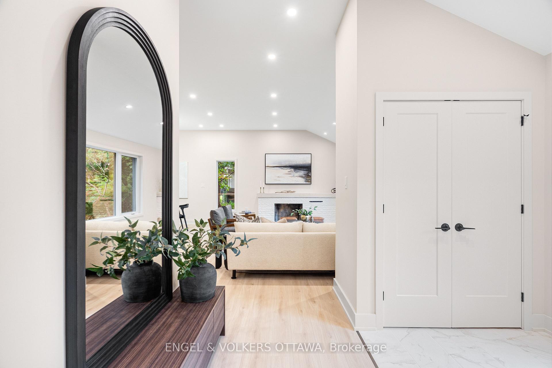 Photo 5 of 1 Amberly Place, Ottawa, Rothwell Heights — HOMEH