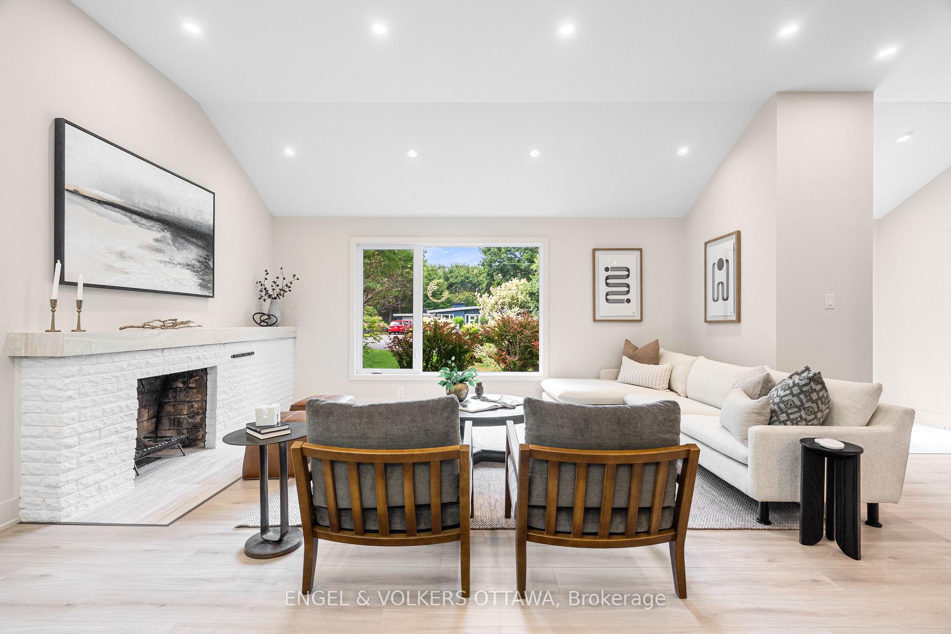 Photo 7 of 1 Amberly Place, Ottawa, Rothwell Heights — HOMEH