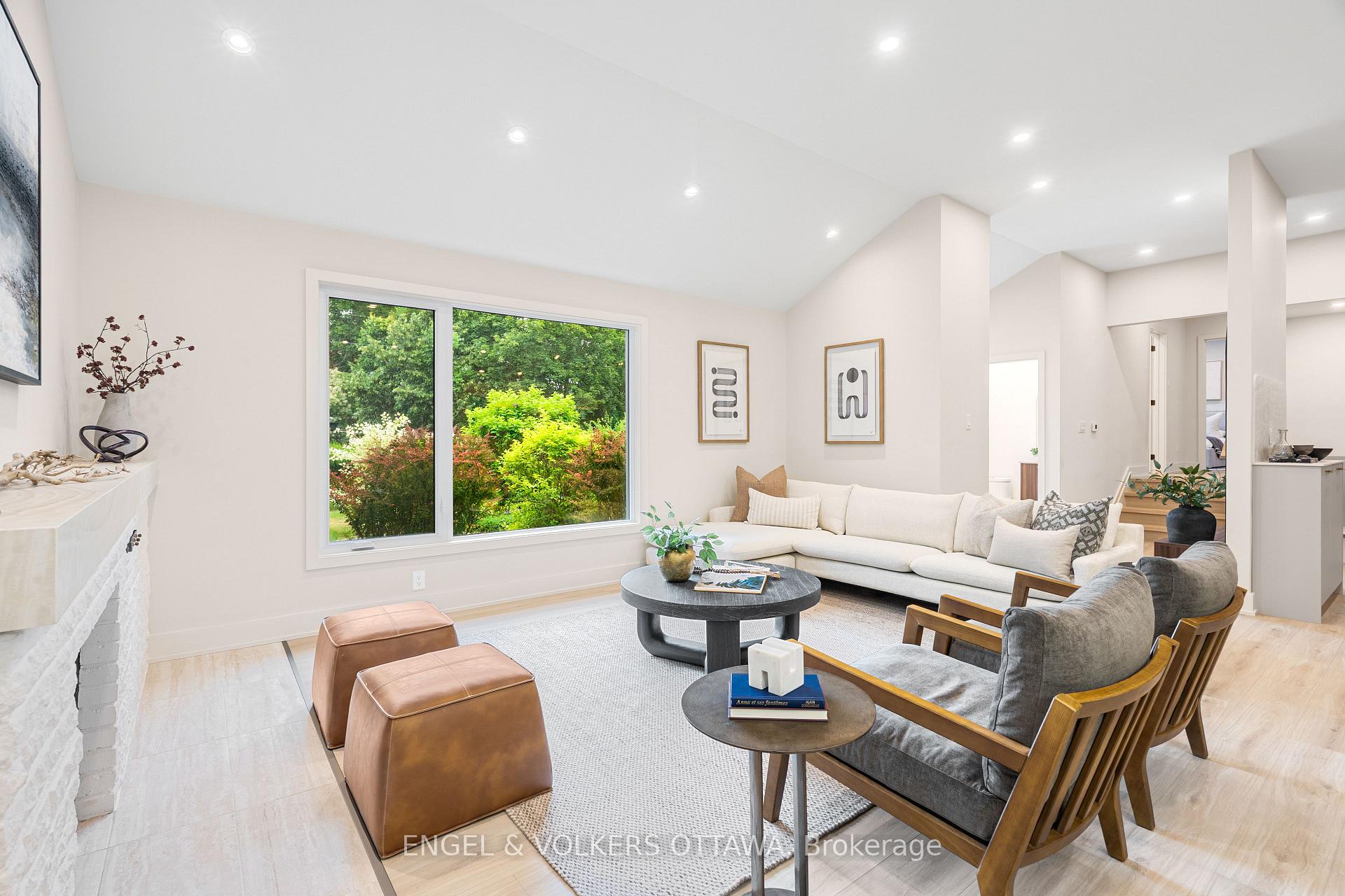 Photo 8 of 1 Amberly Place, Ottawa, Rothwell Heights — HOMEH
