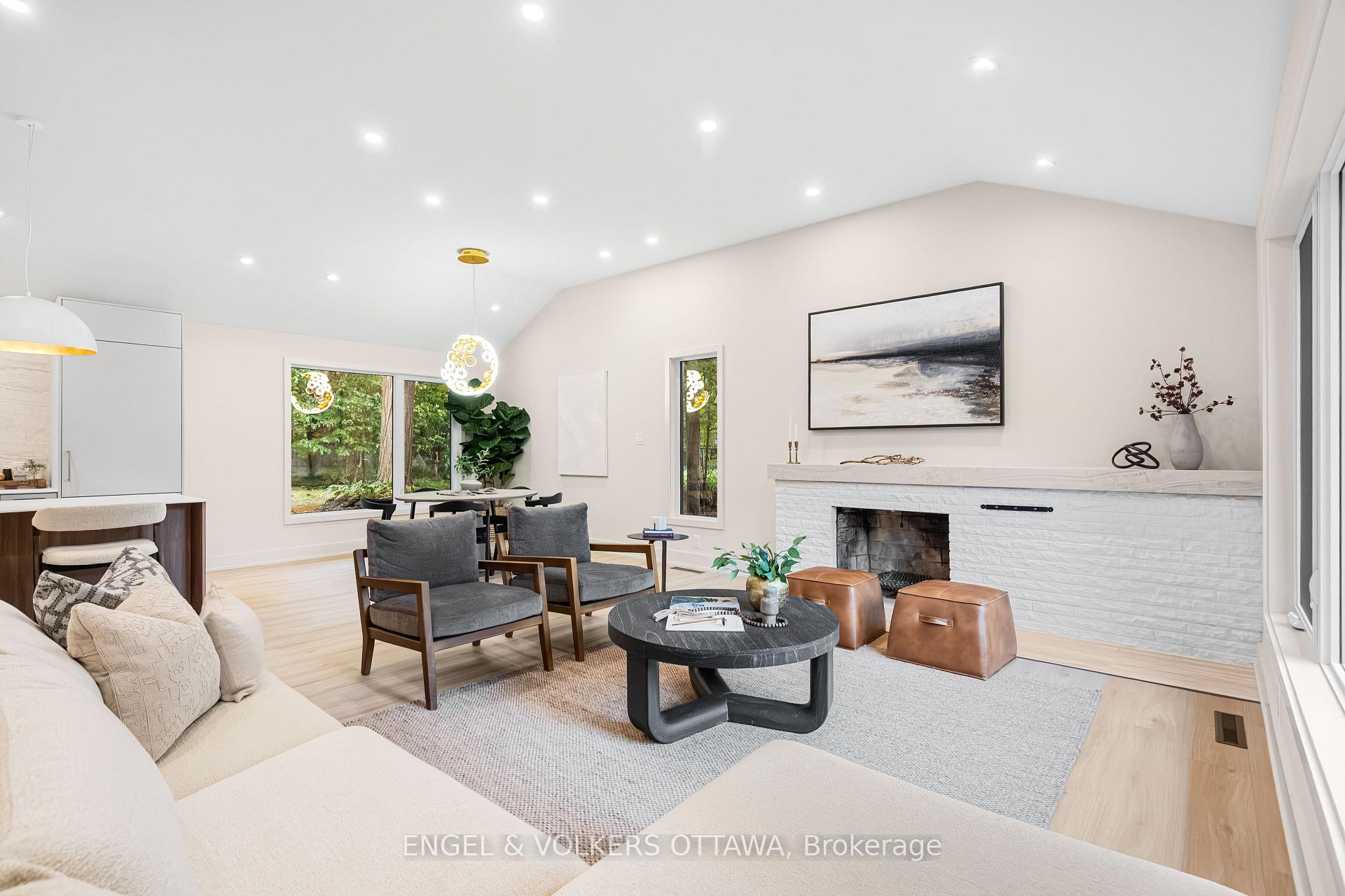Photo 10 of 1 Amberly Place, Ottawa, Rothwell Heights — HOMEH