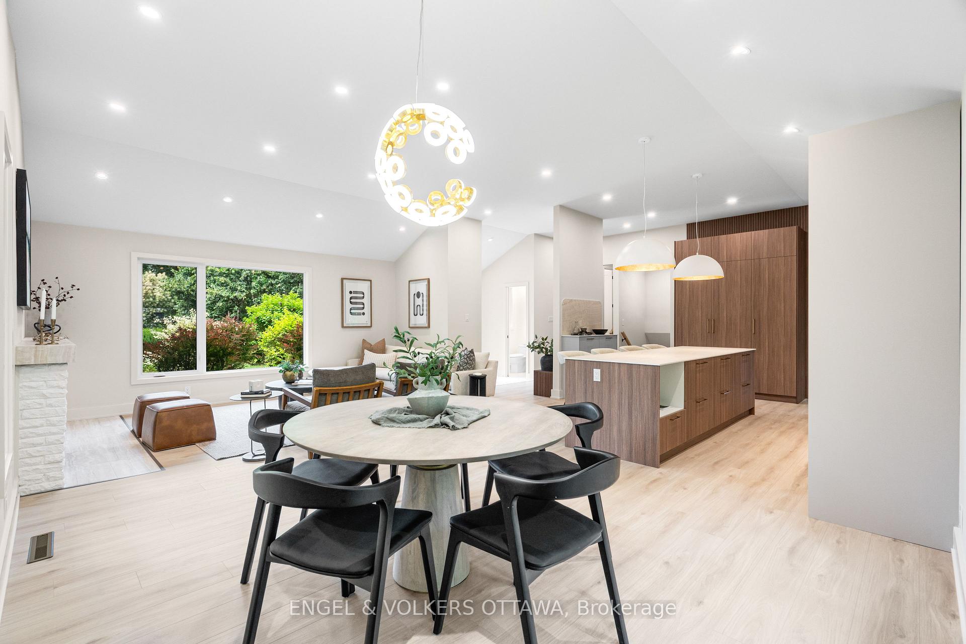 Photo 13 of 1 Amberly Place, Ottawa, Rothwell Heights — HOMEH