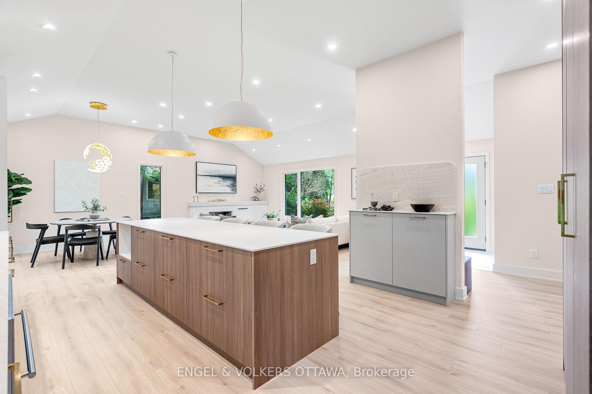 Photo 21 of 1 Amberly Place, Ottawa, Rothwell Heights — HOMEH
