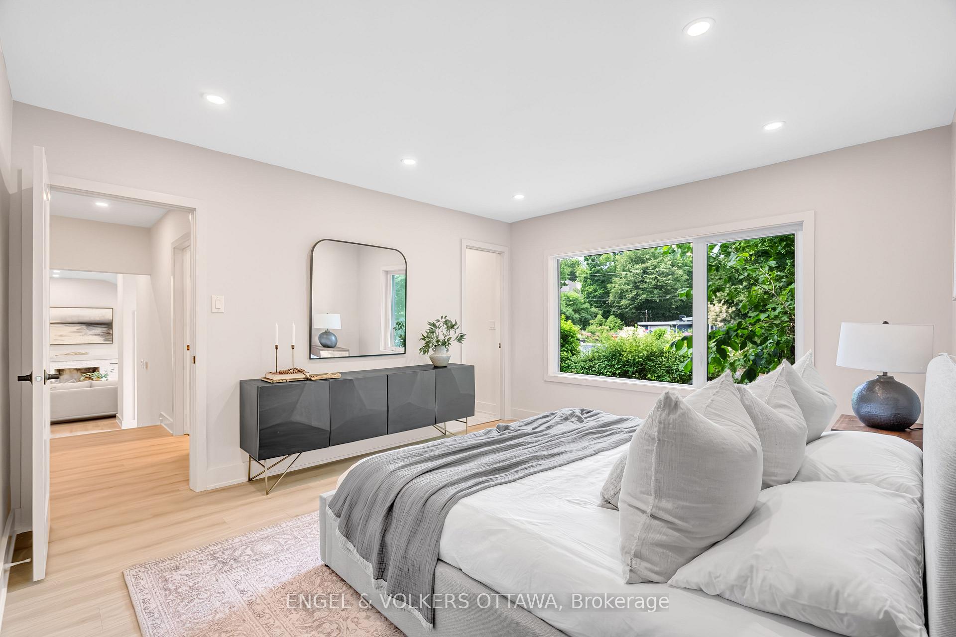Photo 25 of 1 Amberly Place, Ottawa, Rothwell Heights — HOMEH