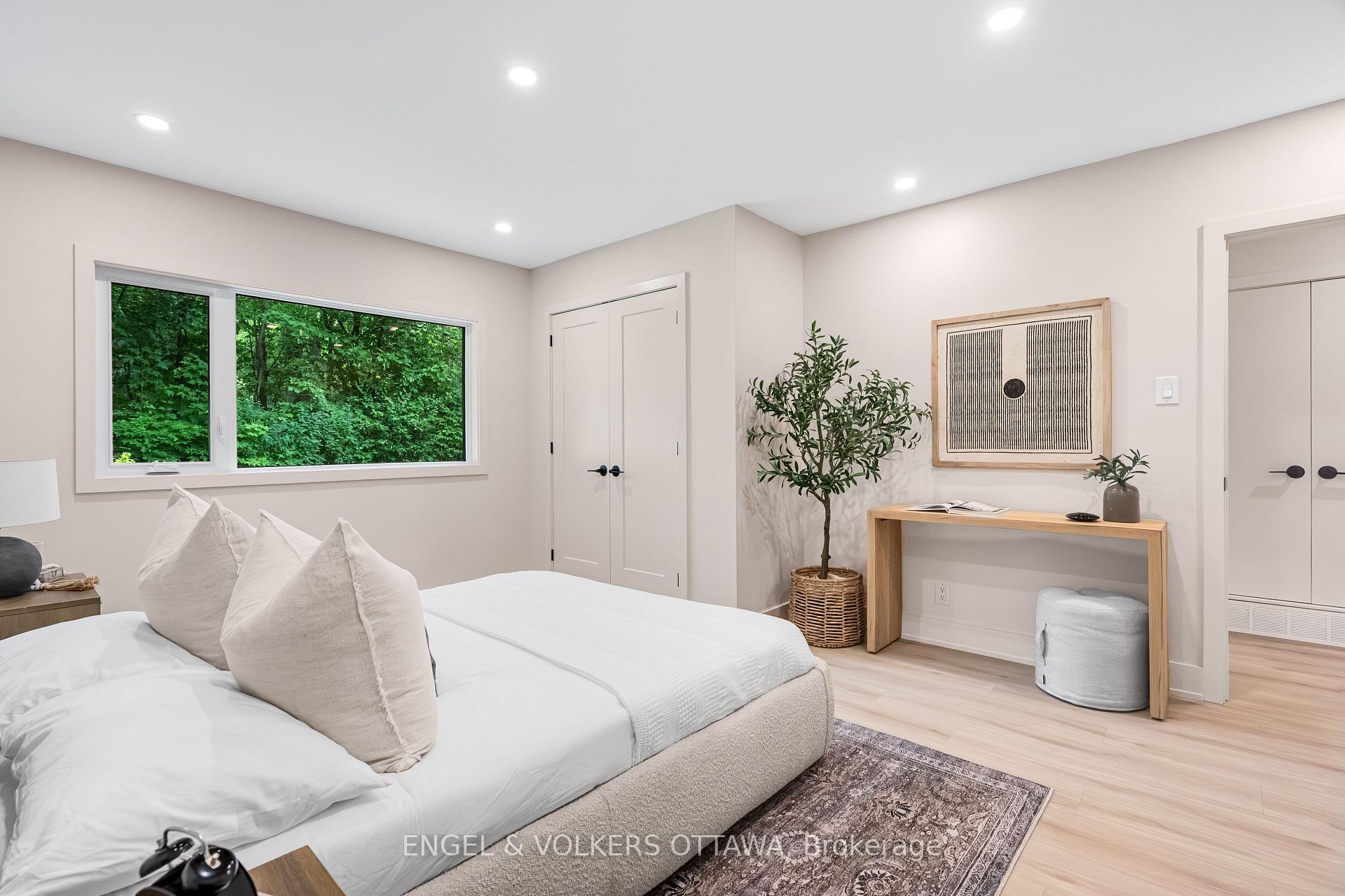 Photo 30 of 1 Amberly Place, Ottawa, Rothwell Heights — HOMEH