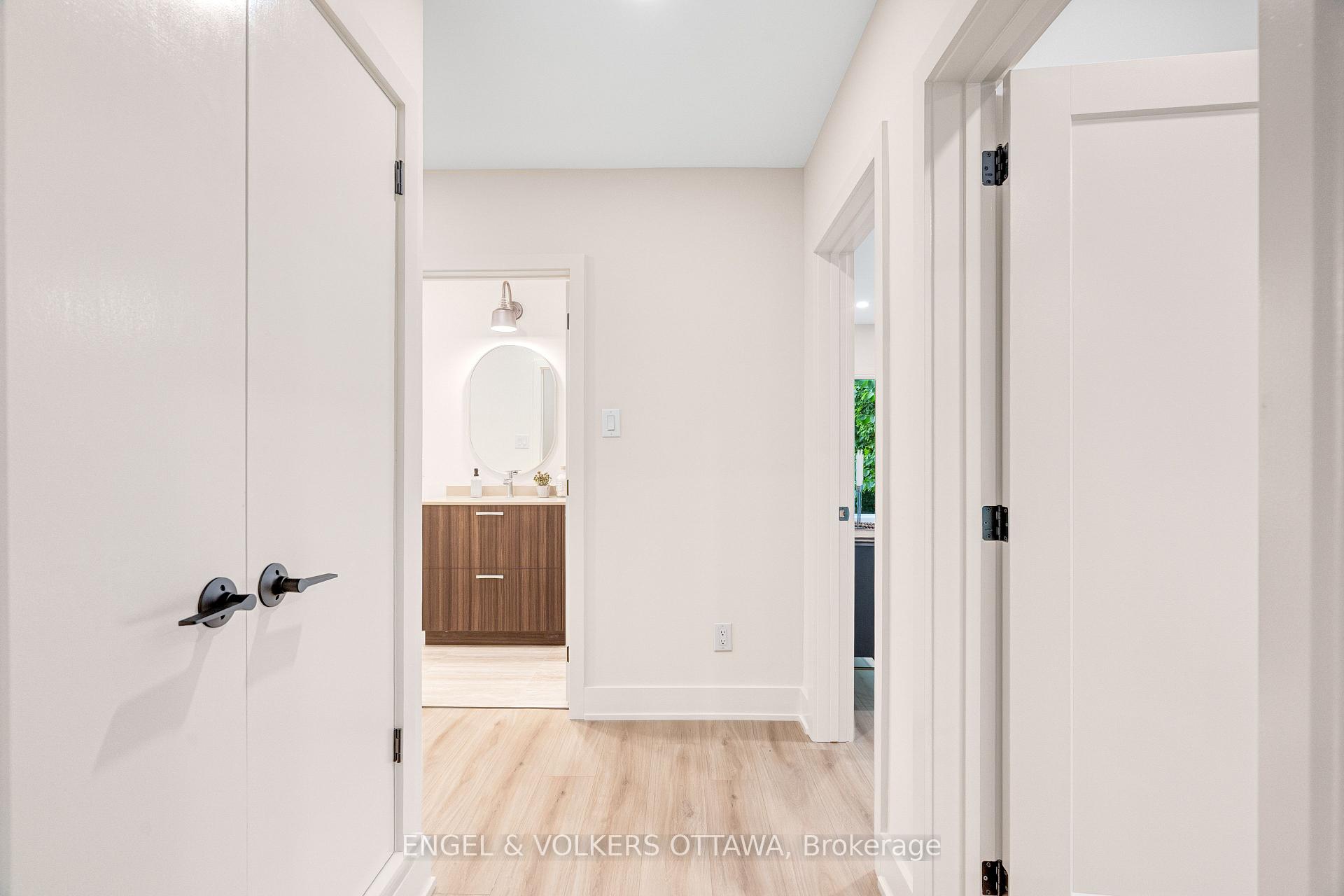 Photo 32 of 1 Amberly Place, Ottawa, Rothwell Heights — HOMEH