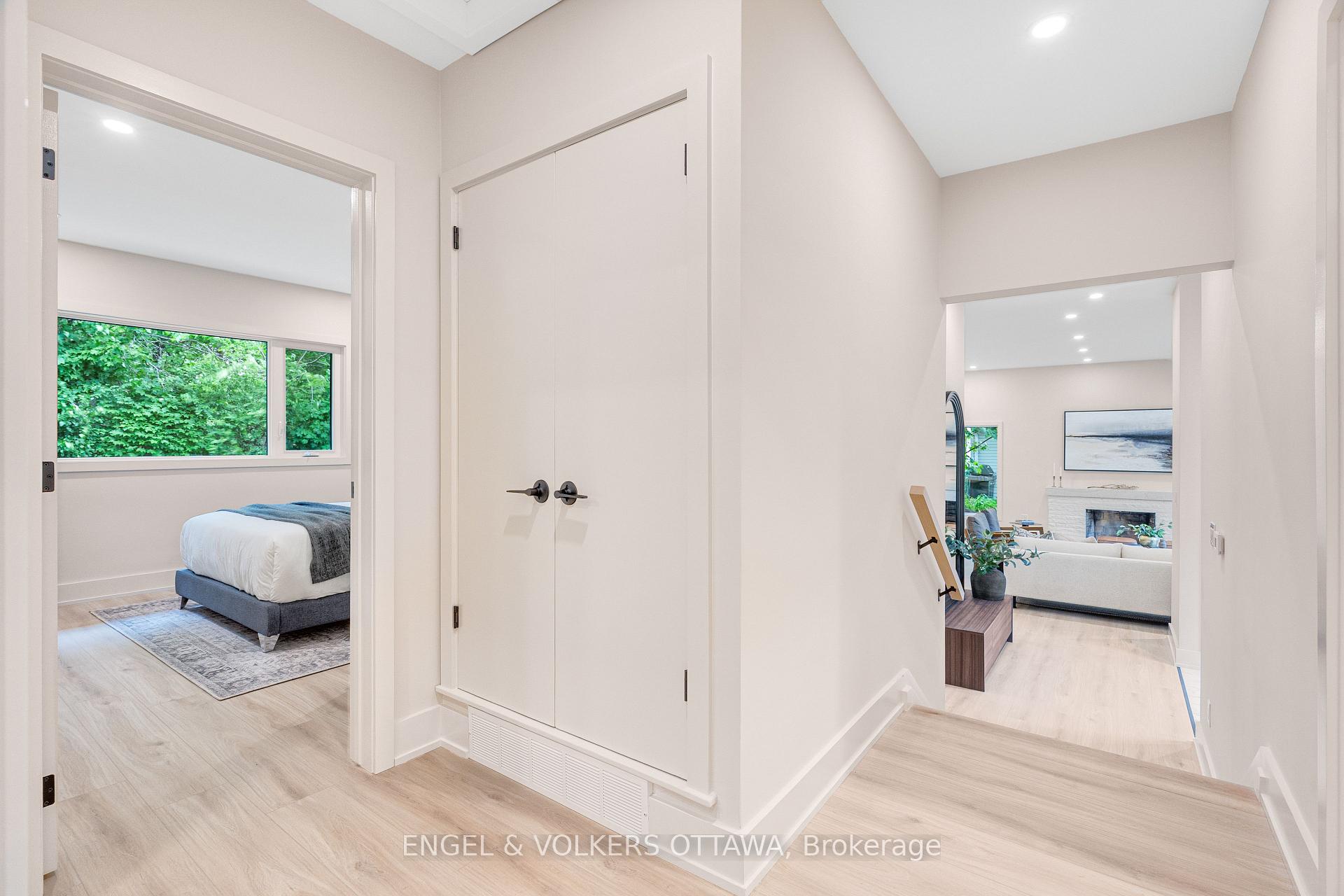 Photo 34 of 1 Amberly Place, Ottawa, Rothwell Heights — HOMEH
