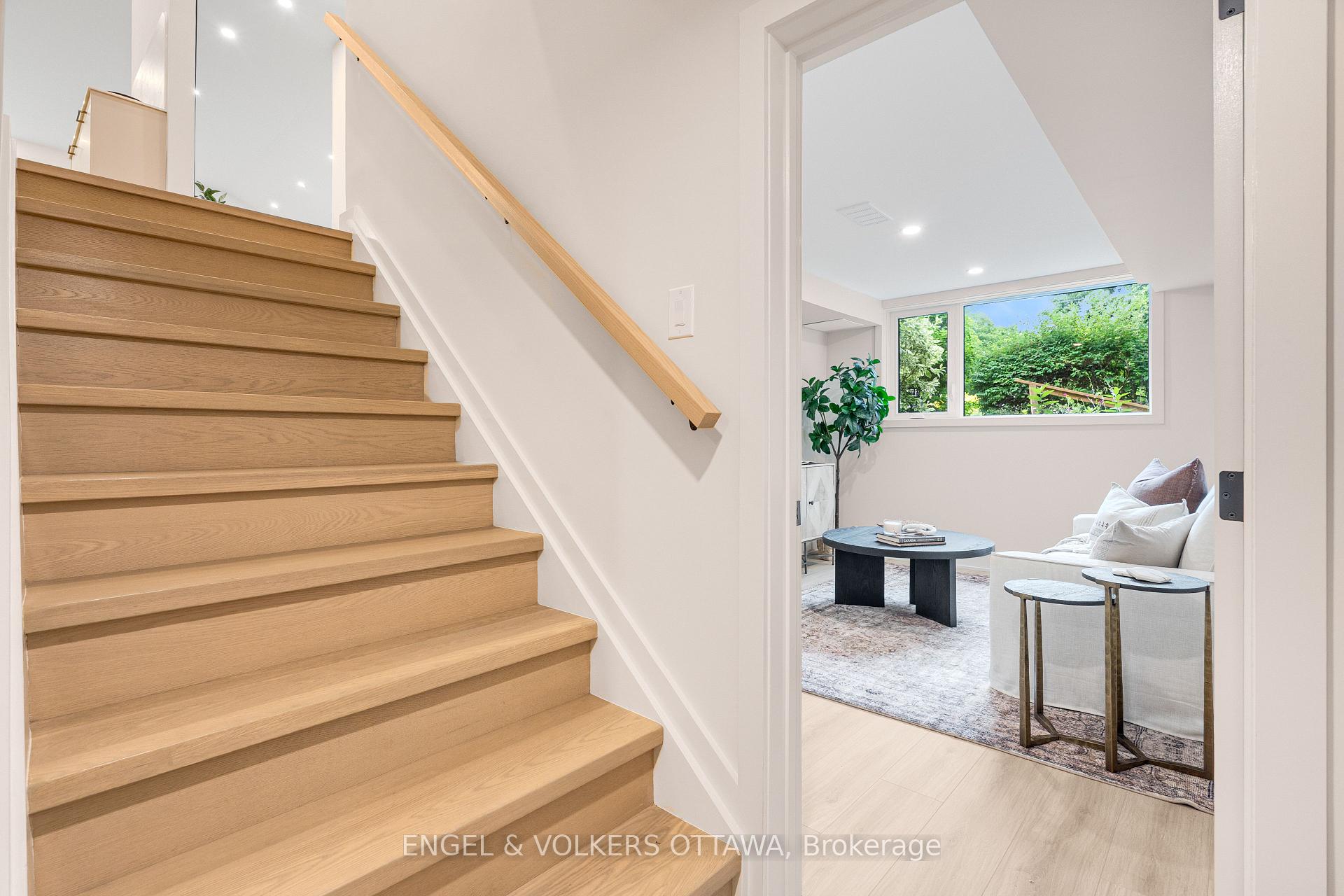 Photo 35 of 1 Amberly Place, Ottawa, Rothwell Heights — HOMEH