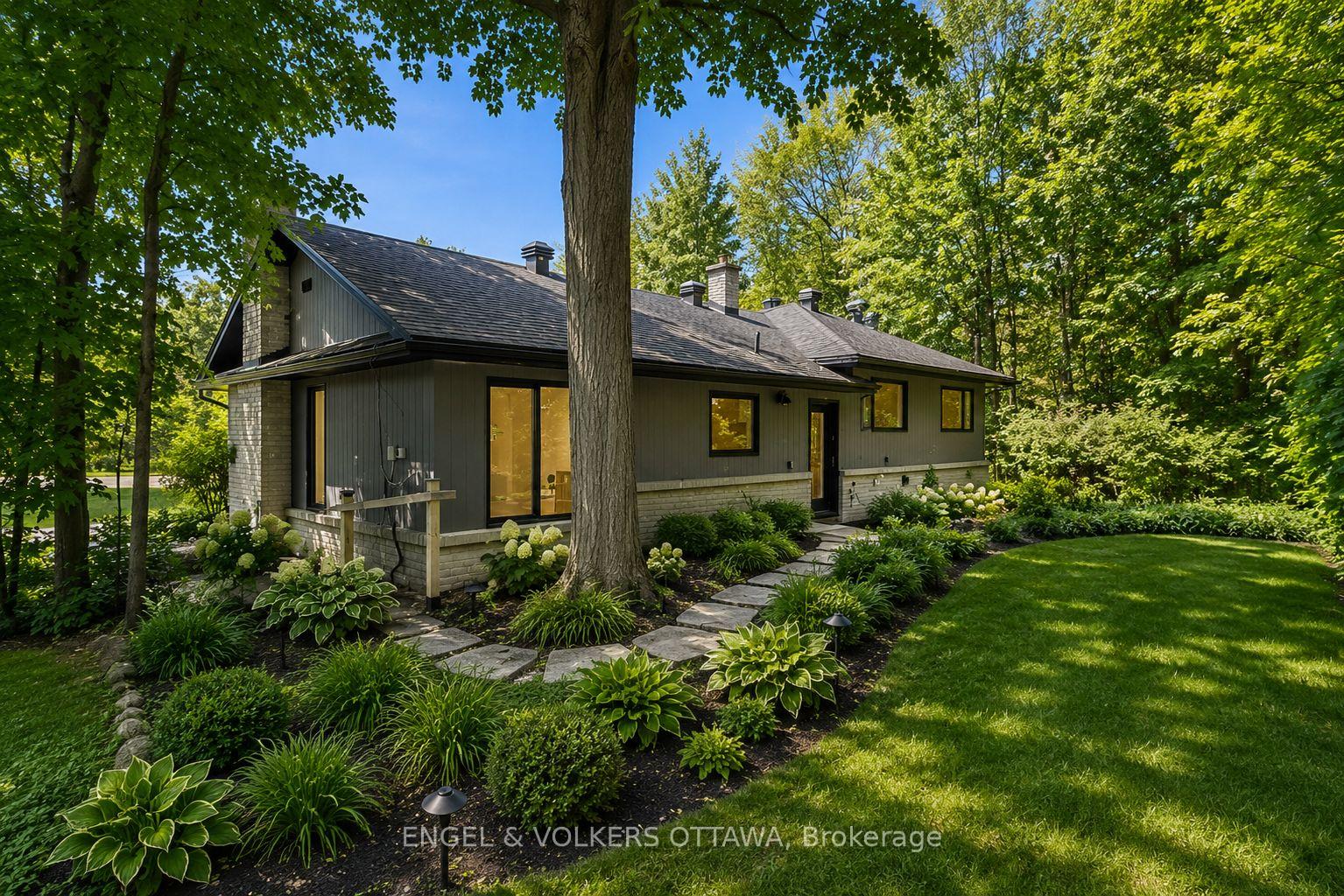 Photo 39 of 1 Amberly Place, Ottawa, Rothwell Heights — HOMEH