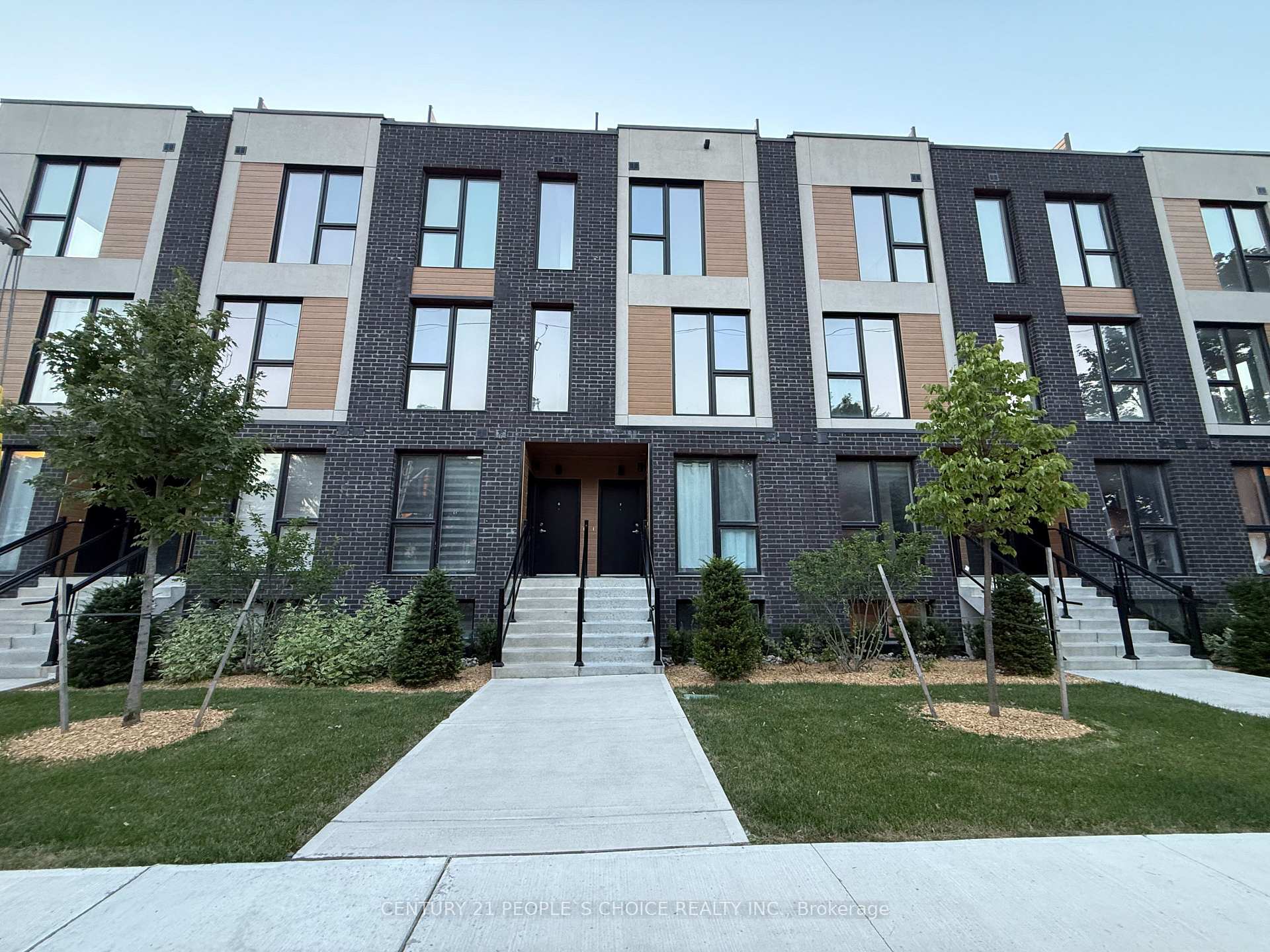 Front of Unit 8 BLK F, 180 Clonmore Drive