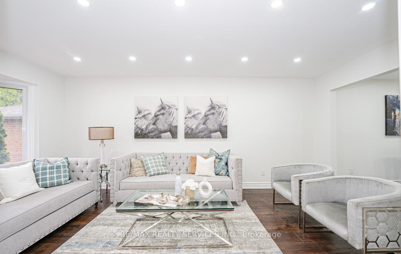 Photo 5 of 14 Conover Court, Brampton, Brampton South — HOMEH