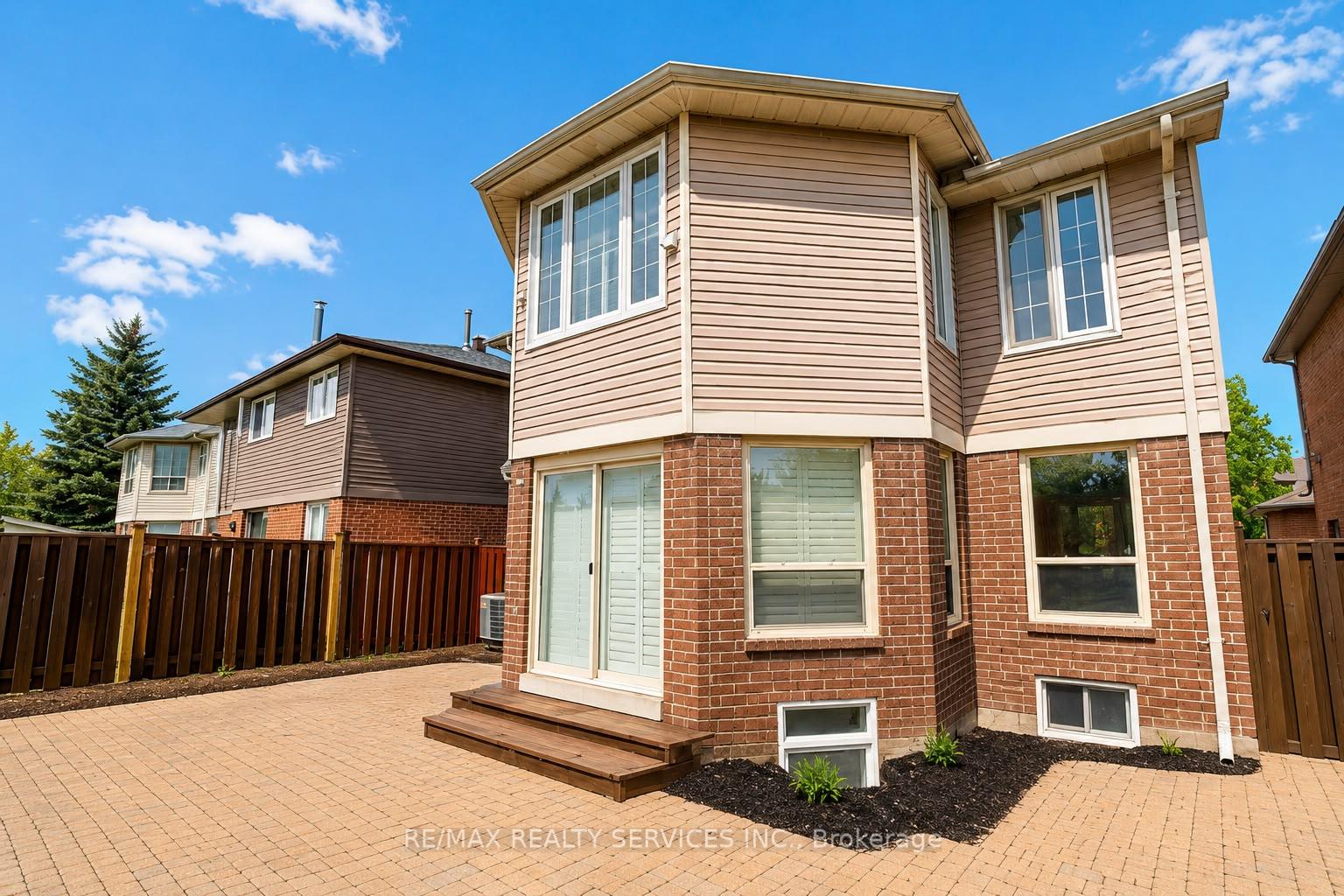 Photo 41 of 14 Conover Court, Brampton, Brampton South — HOMEH