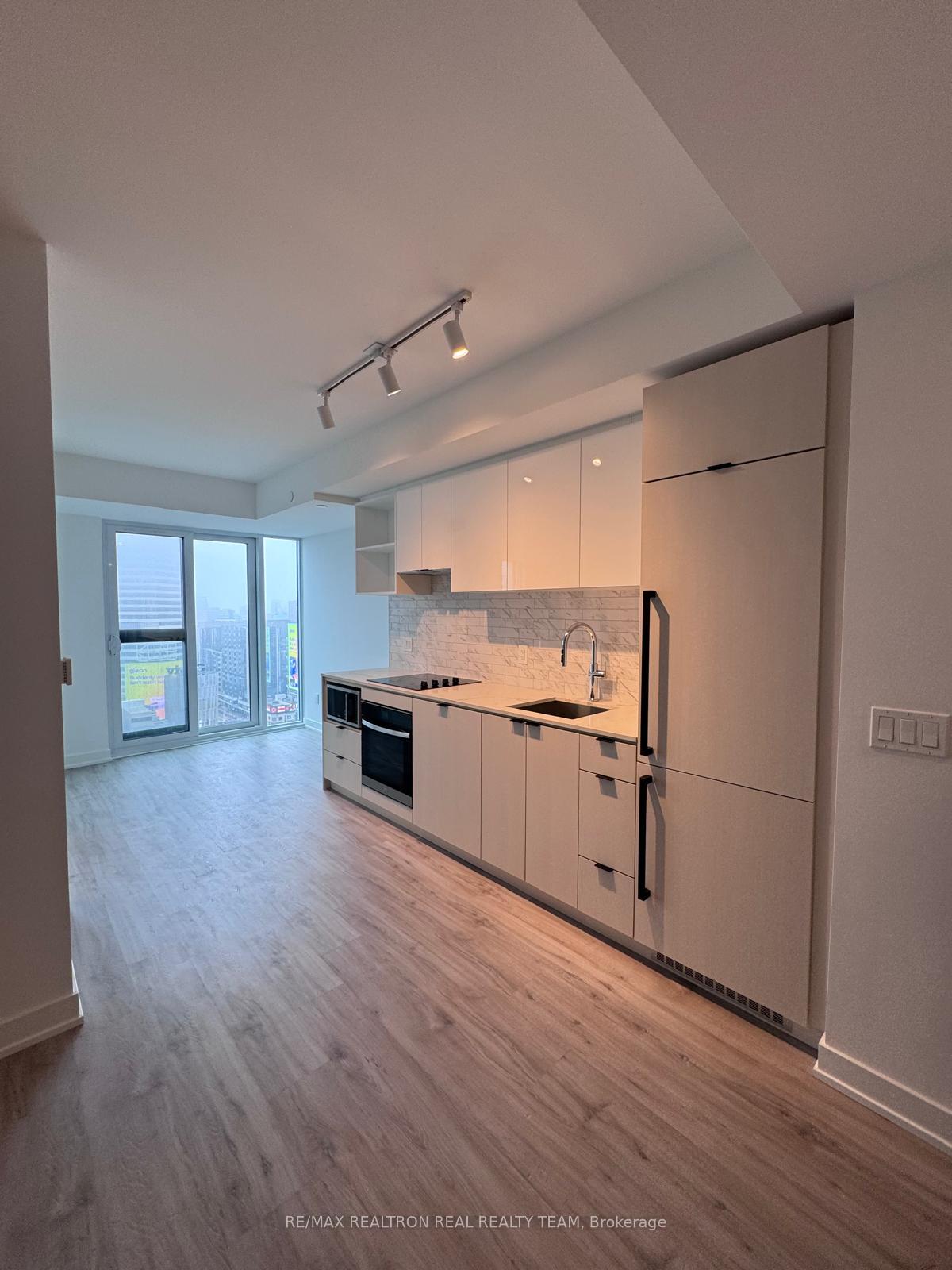Photo 1 of 252 Church Street, Toronto, Church-Yonge Corridor — HOMEH