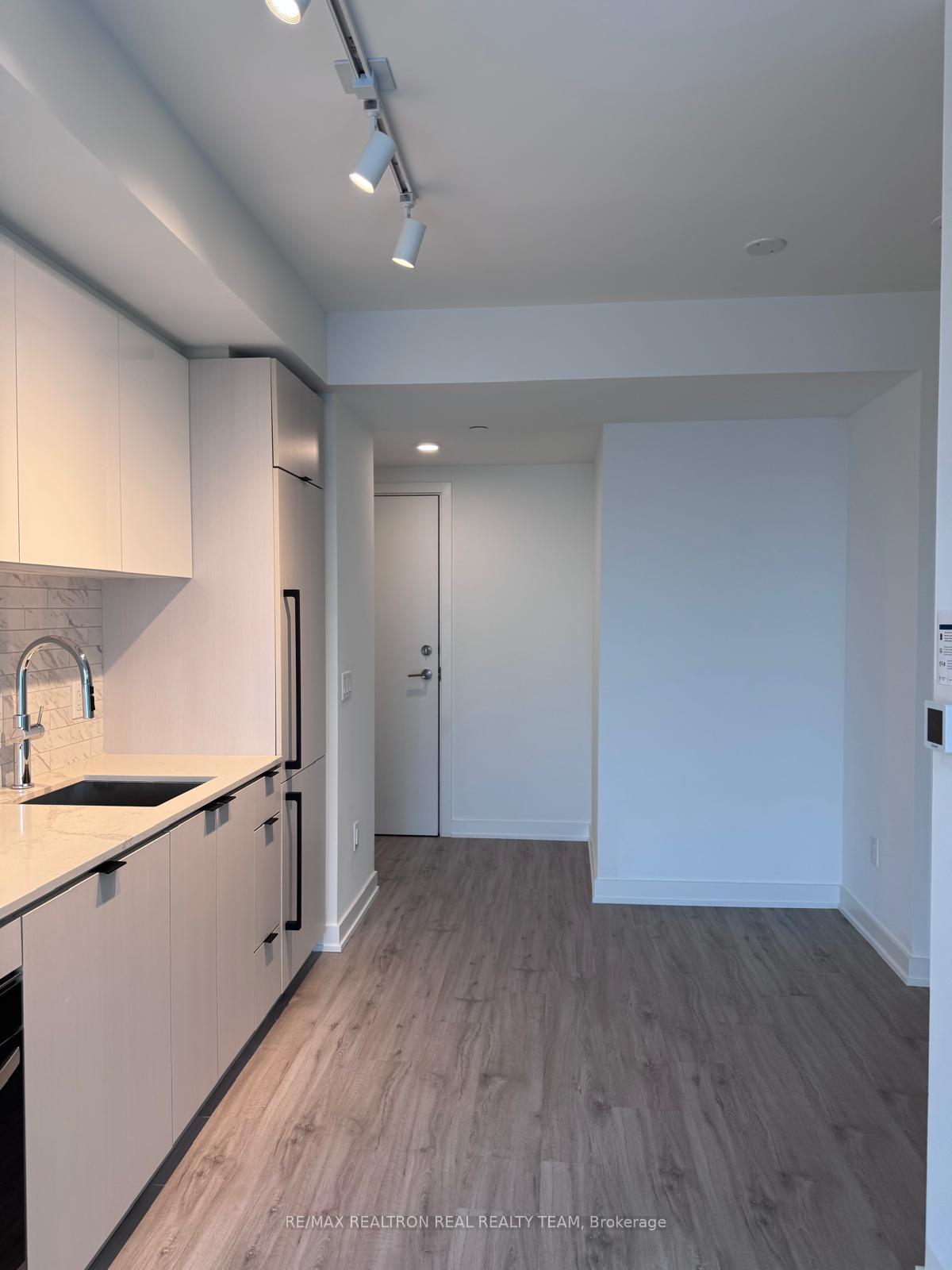 Photo 5 of 252 Church Street, Toronto, Church-Yonge Corridor — HOMEH